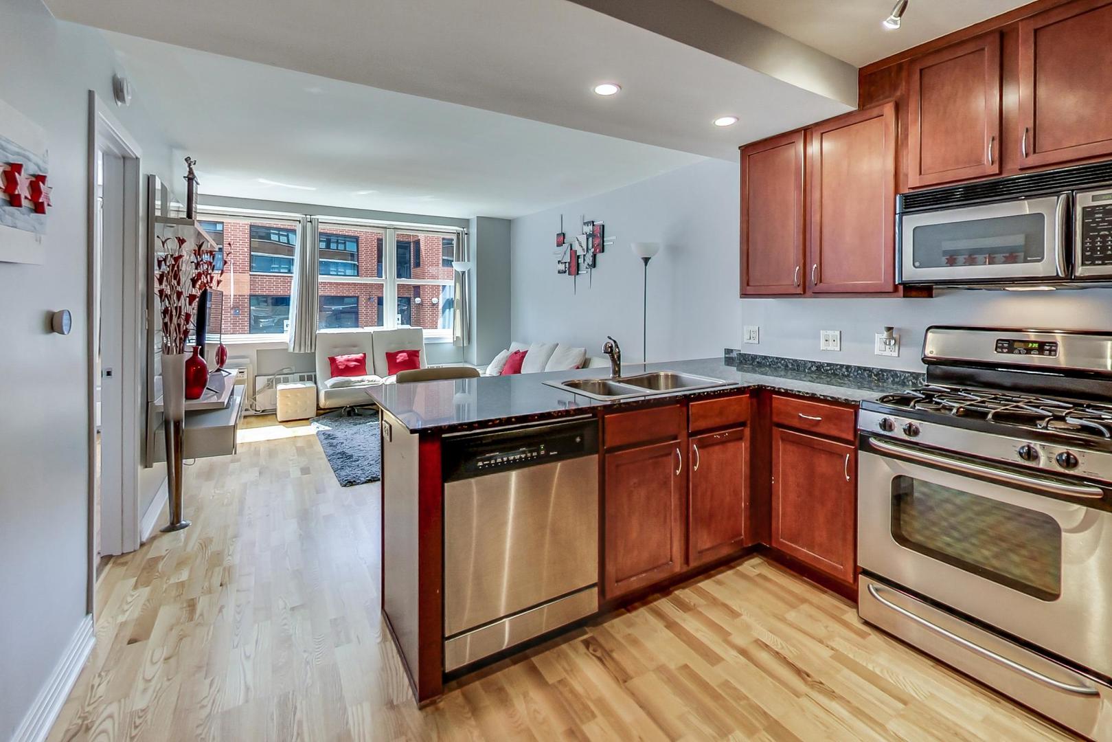 2300 N Commonwealth Avenue Unit: 2C