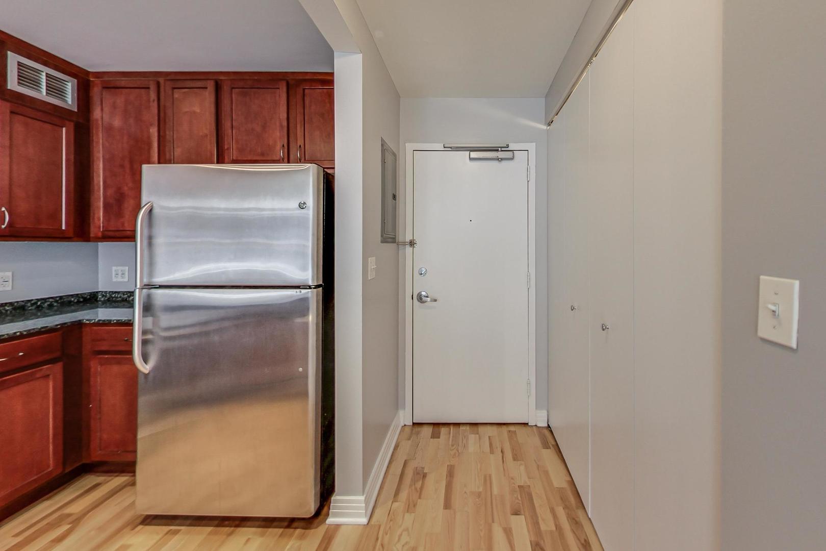 2300 N Commonwealth Avenue Unit: 2C