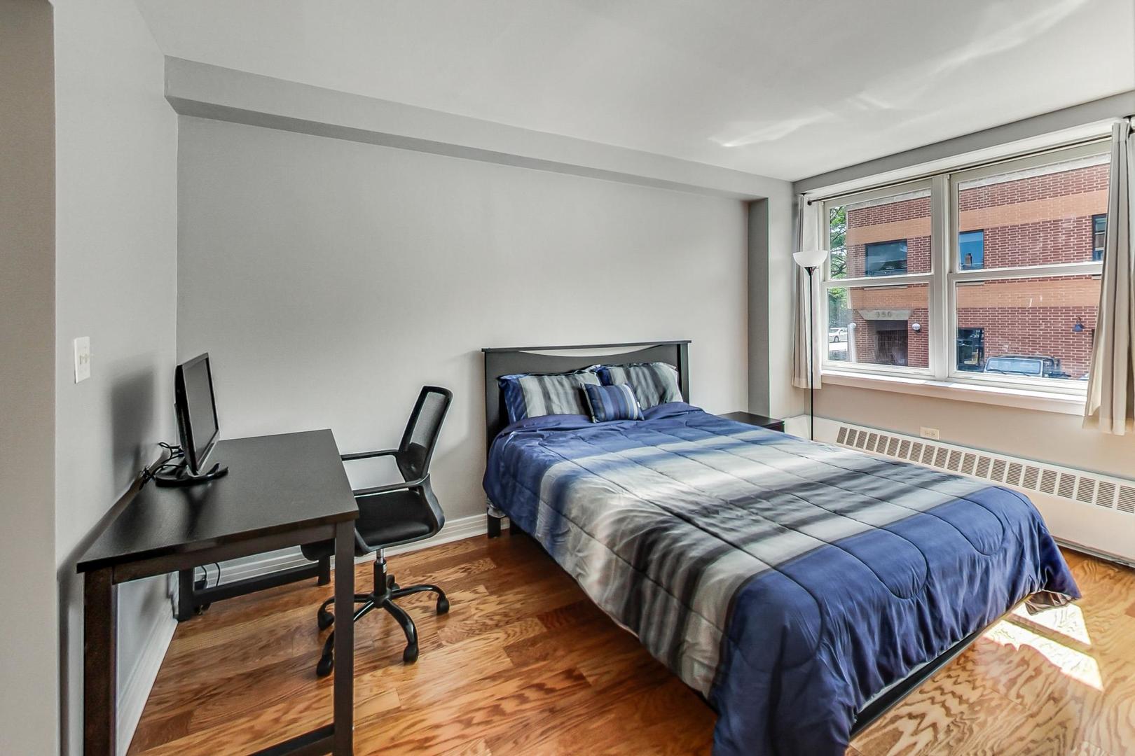 2300 N Commonwealth Avenue Unit: 2C
