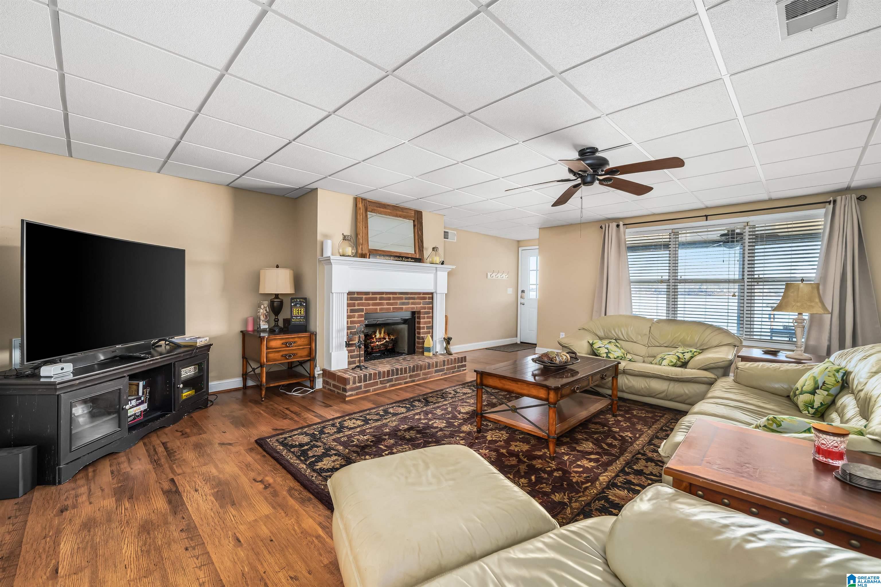 208 GRAND WAY