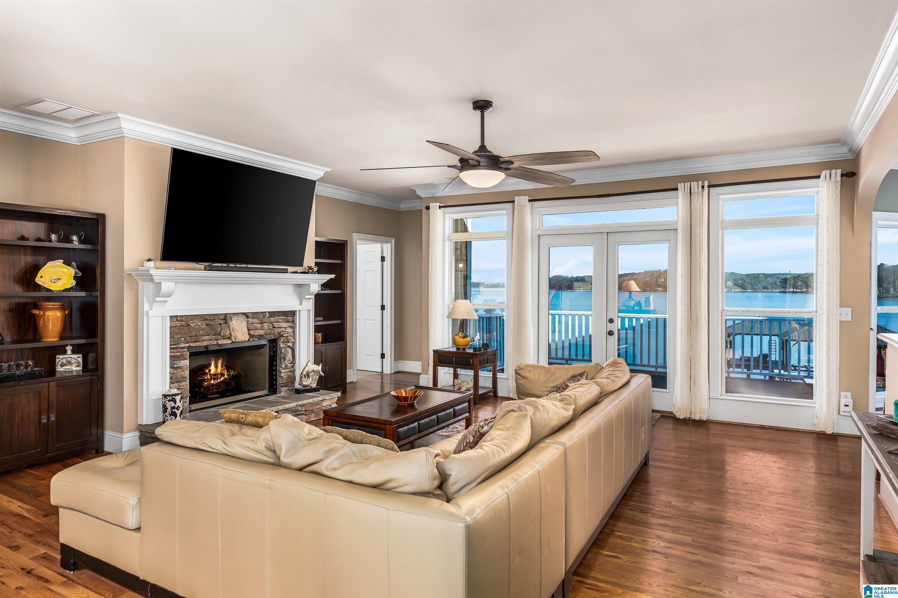 208 GRAND WAY
