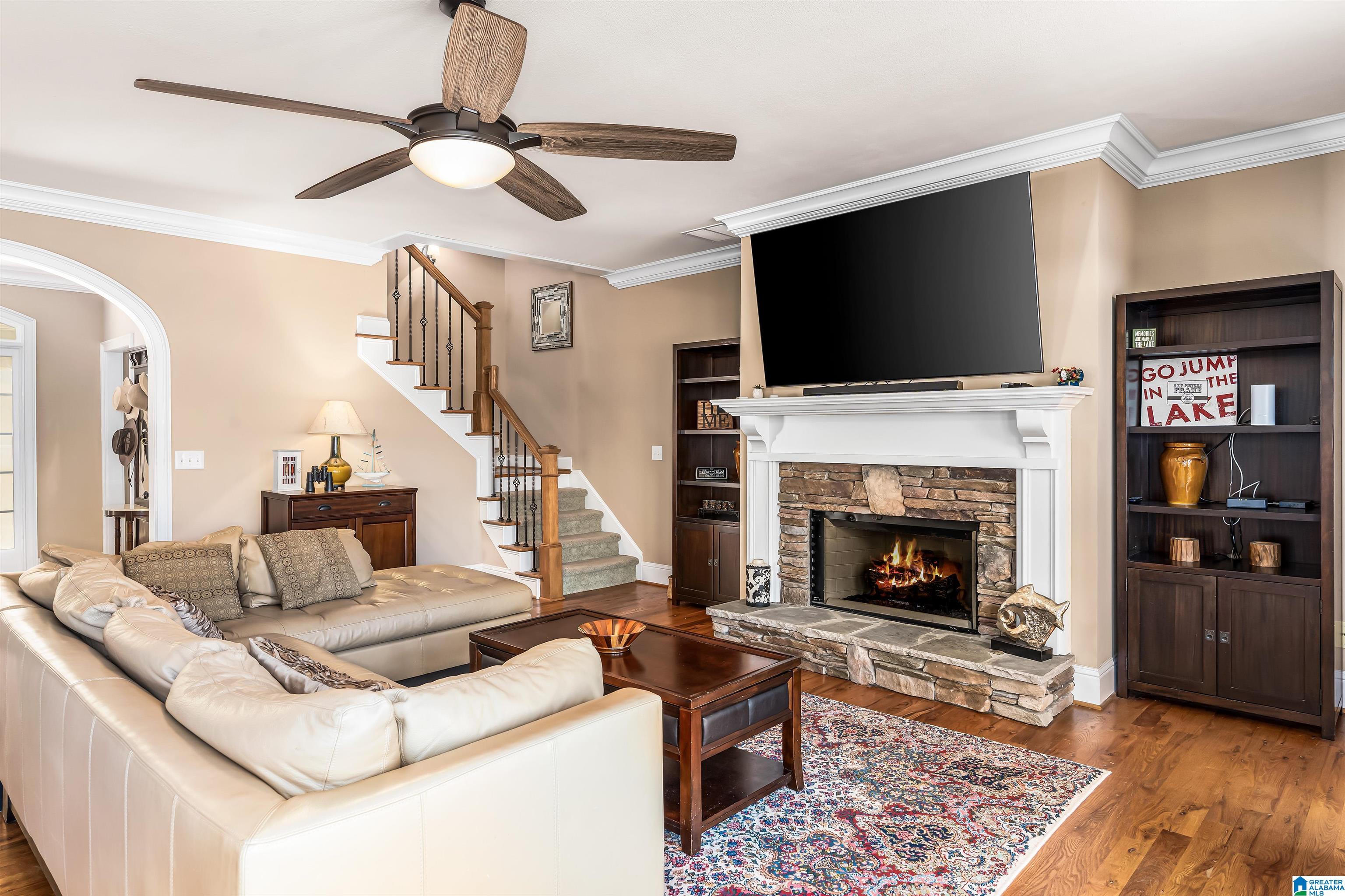 208 GRAND WAY