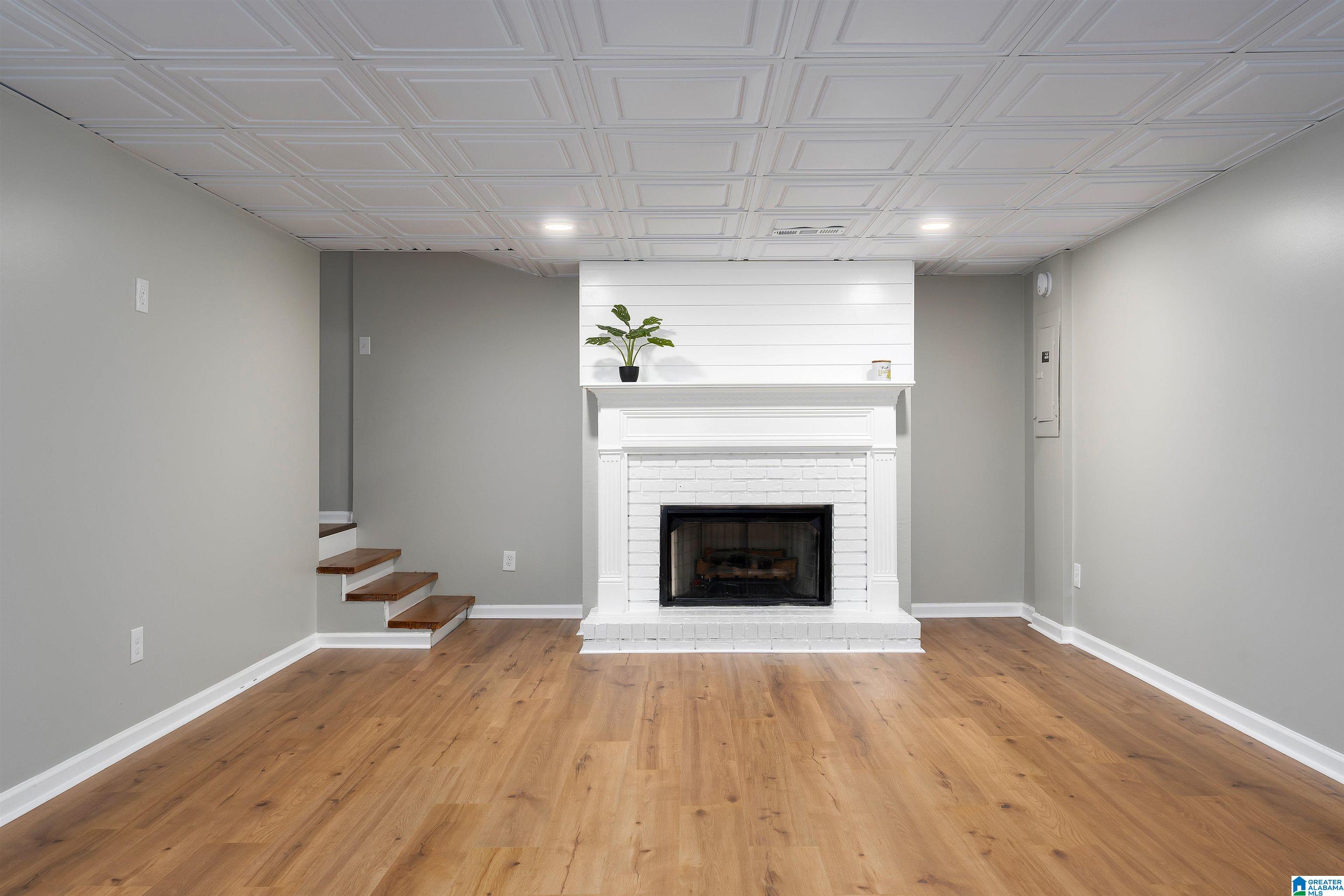 2315 SPENCER LANE