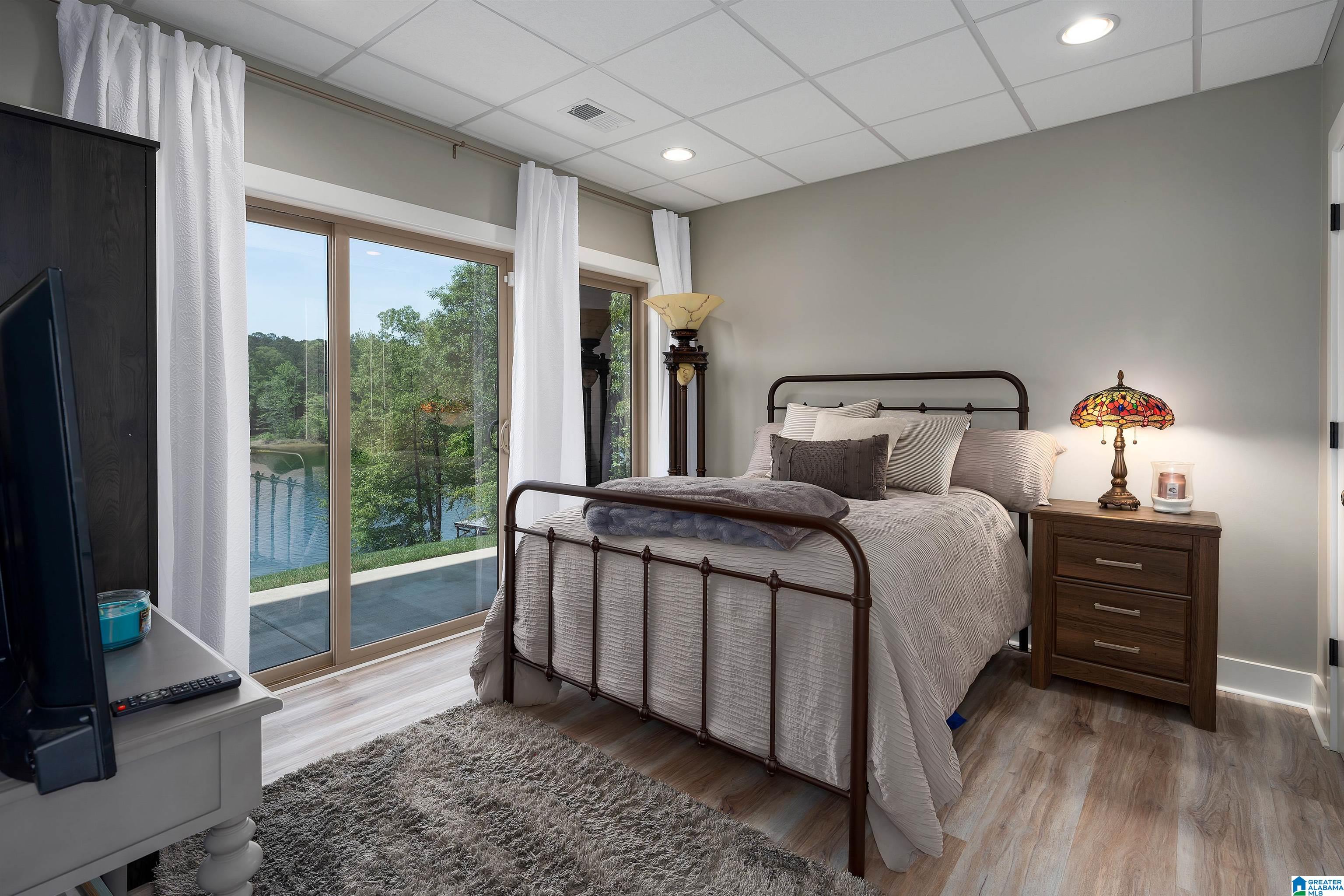 244 LAKESIDE LANE