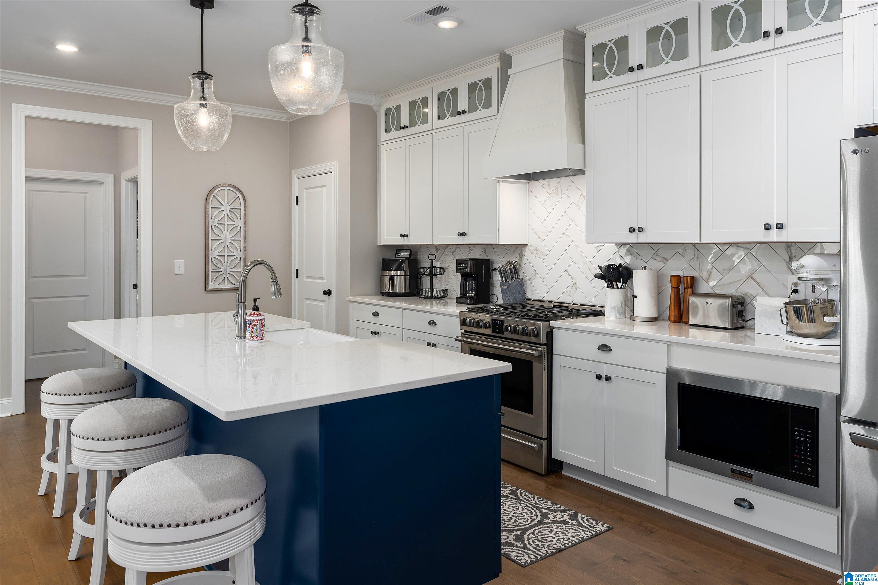 5709 LONG VIEW TRAIL