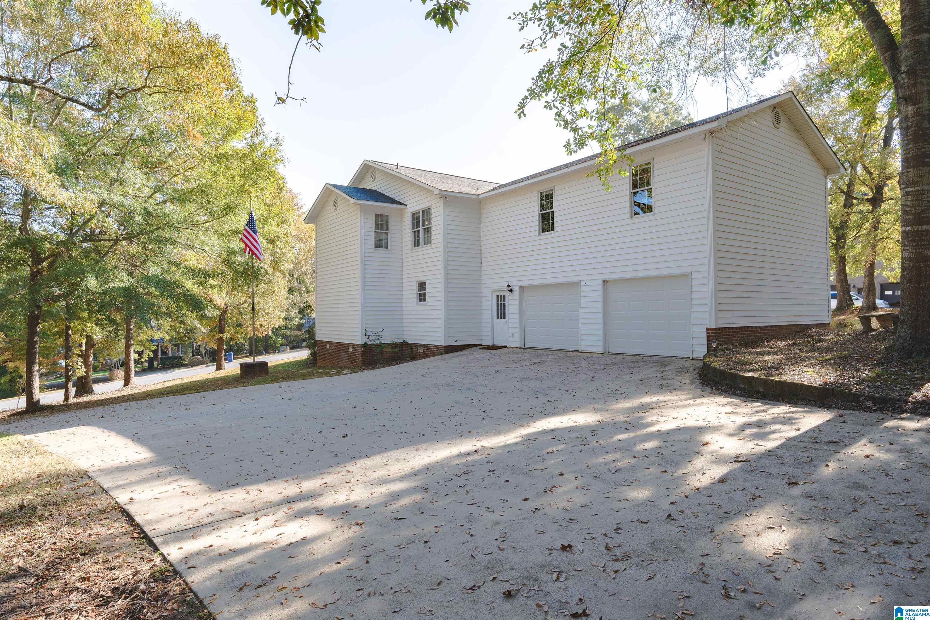 454 EAGLE POINTE DRIVE