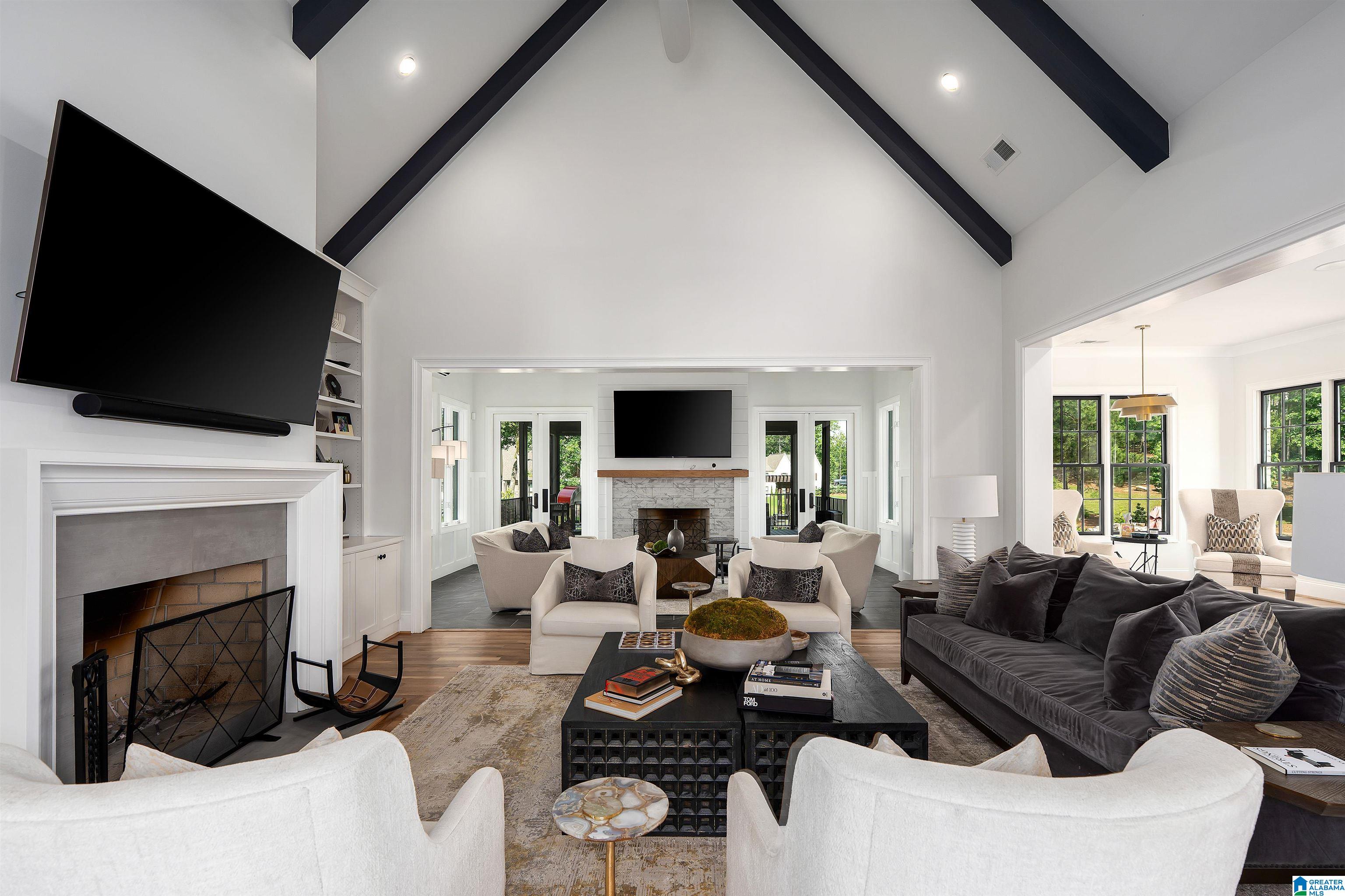 5815 DEERFOOT COURT