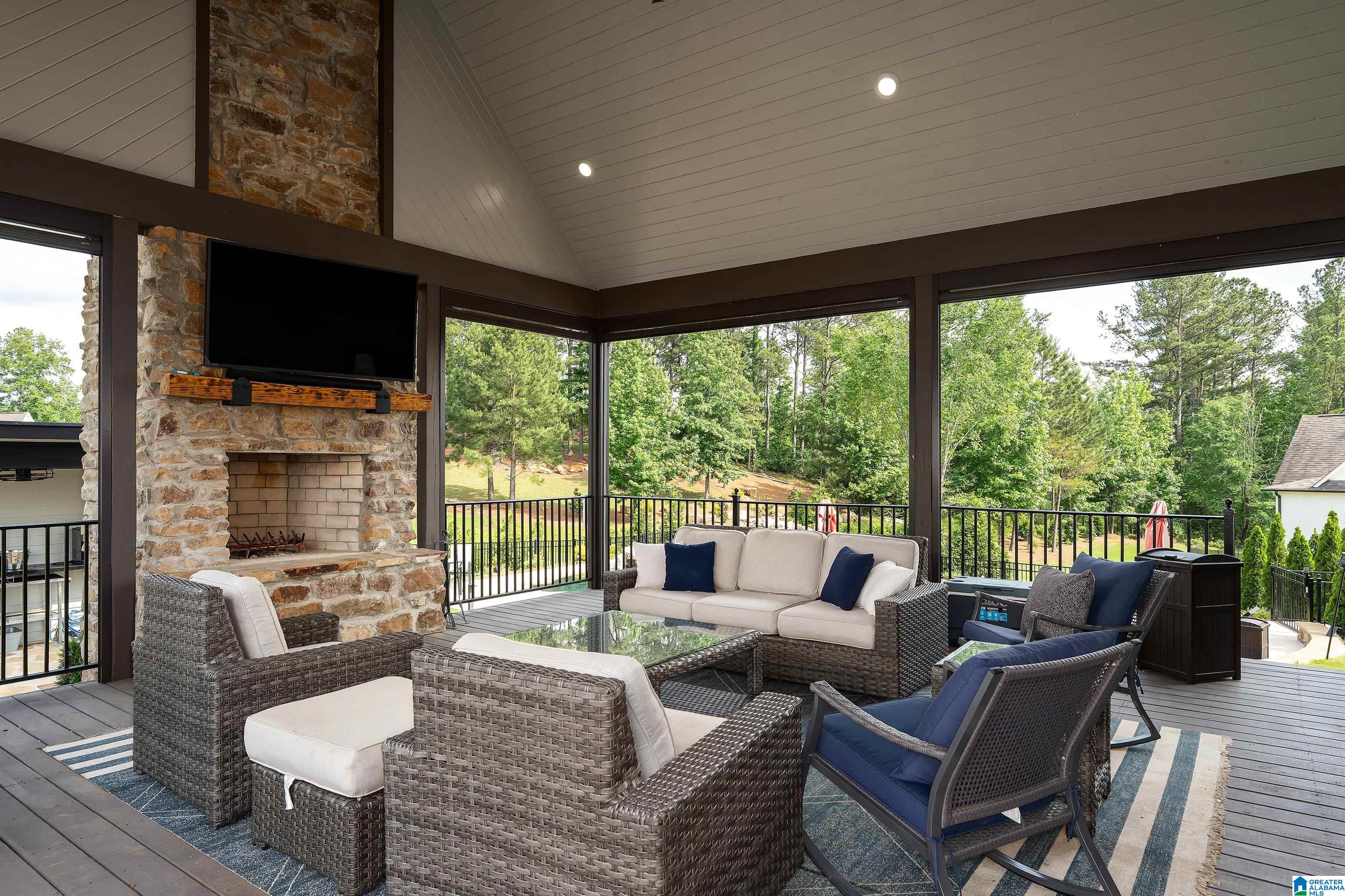 5815 DEERFOOT COURT
