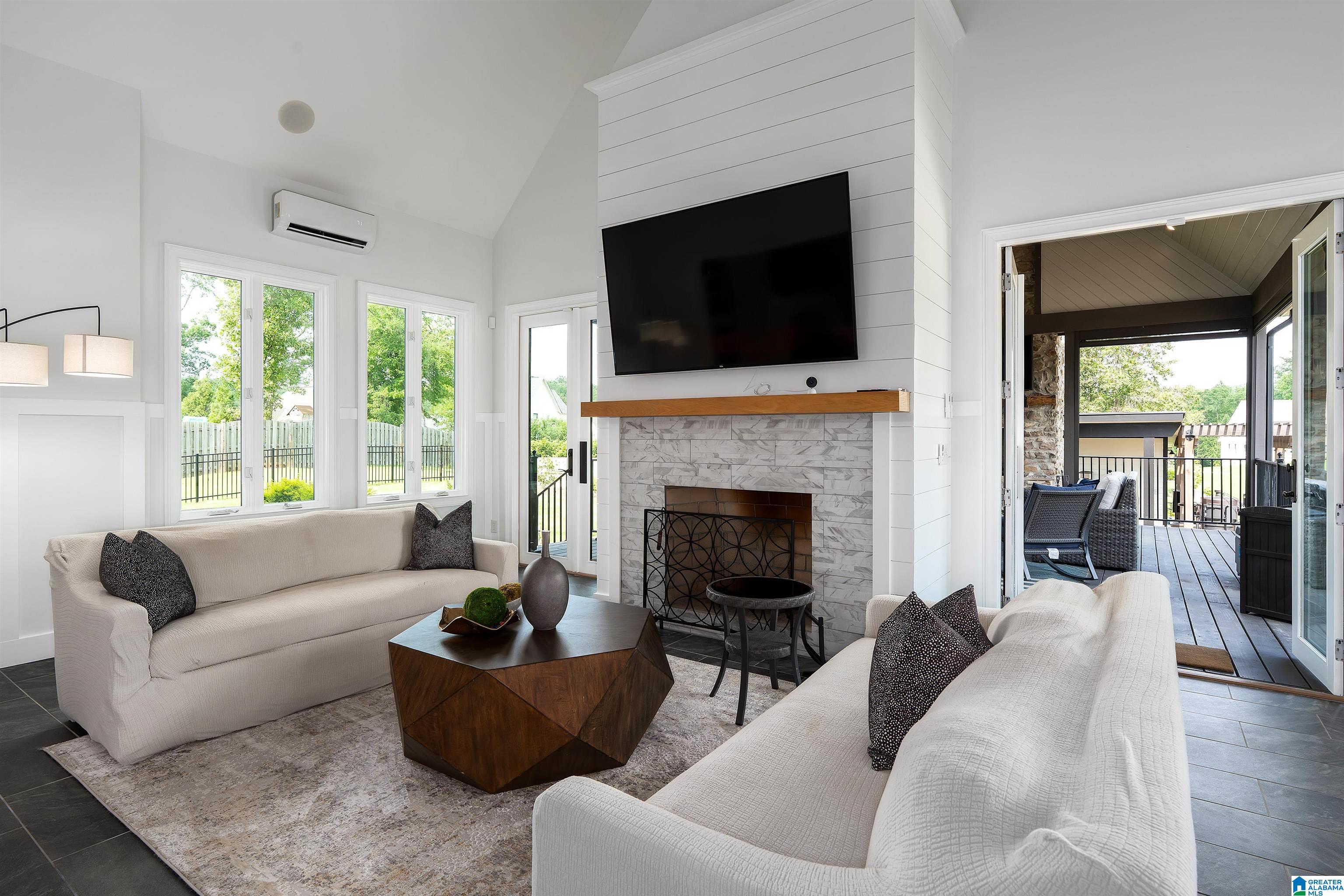 5815 DEERFOOT COURT
