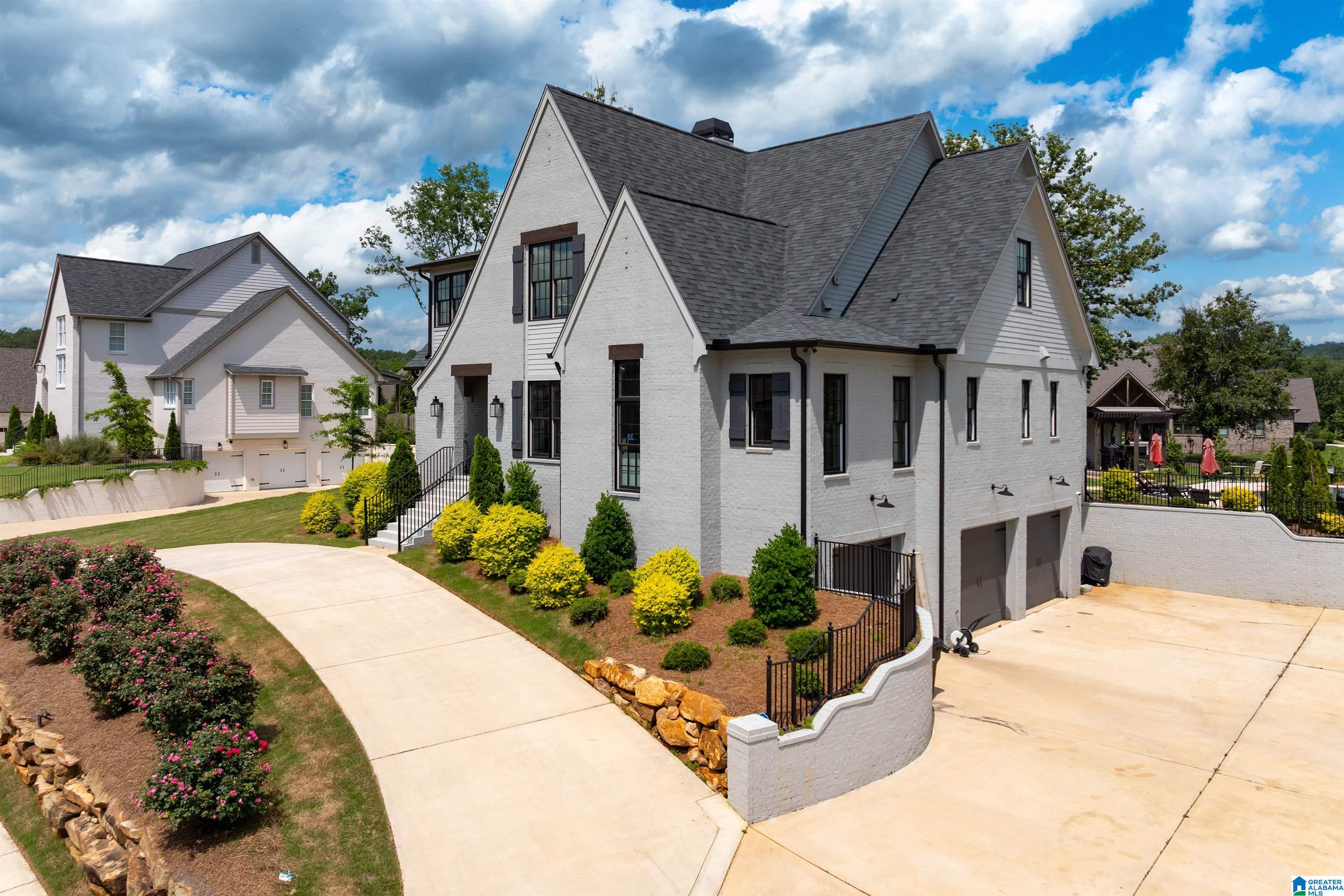5815 DEERFOOT COURT