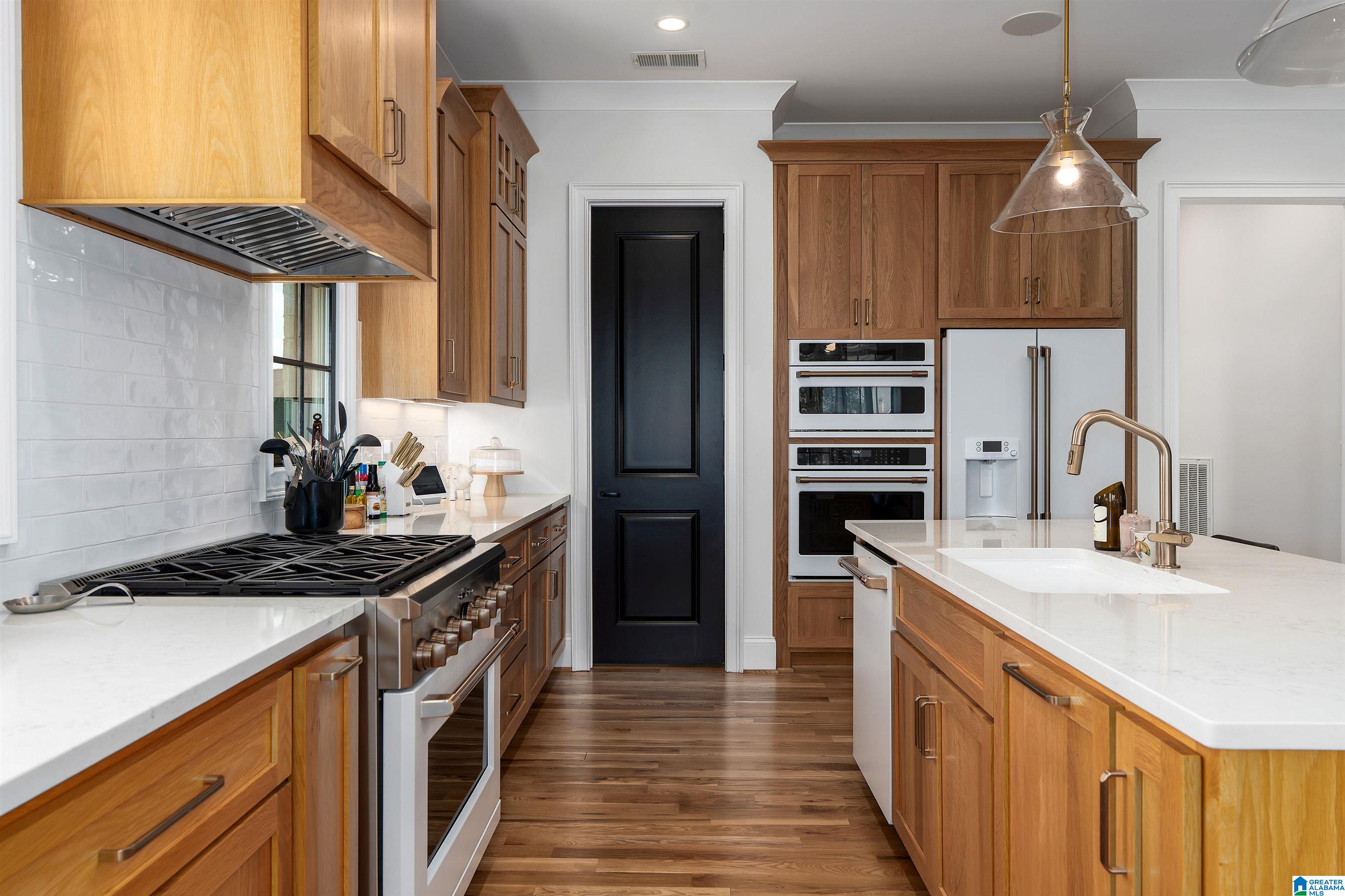 5815 DEERFOOT COURT