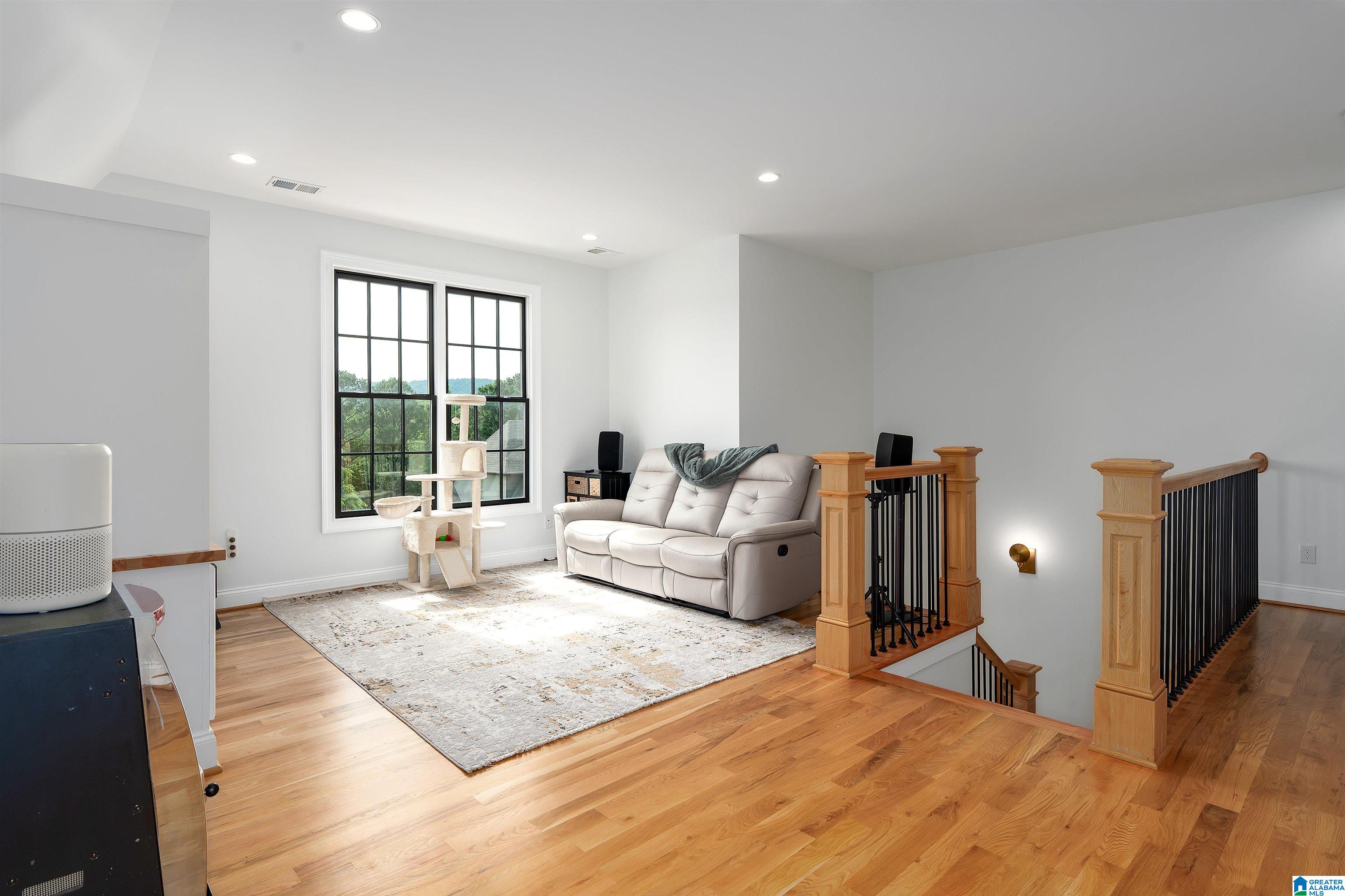 5815 DEERFOOT COURT