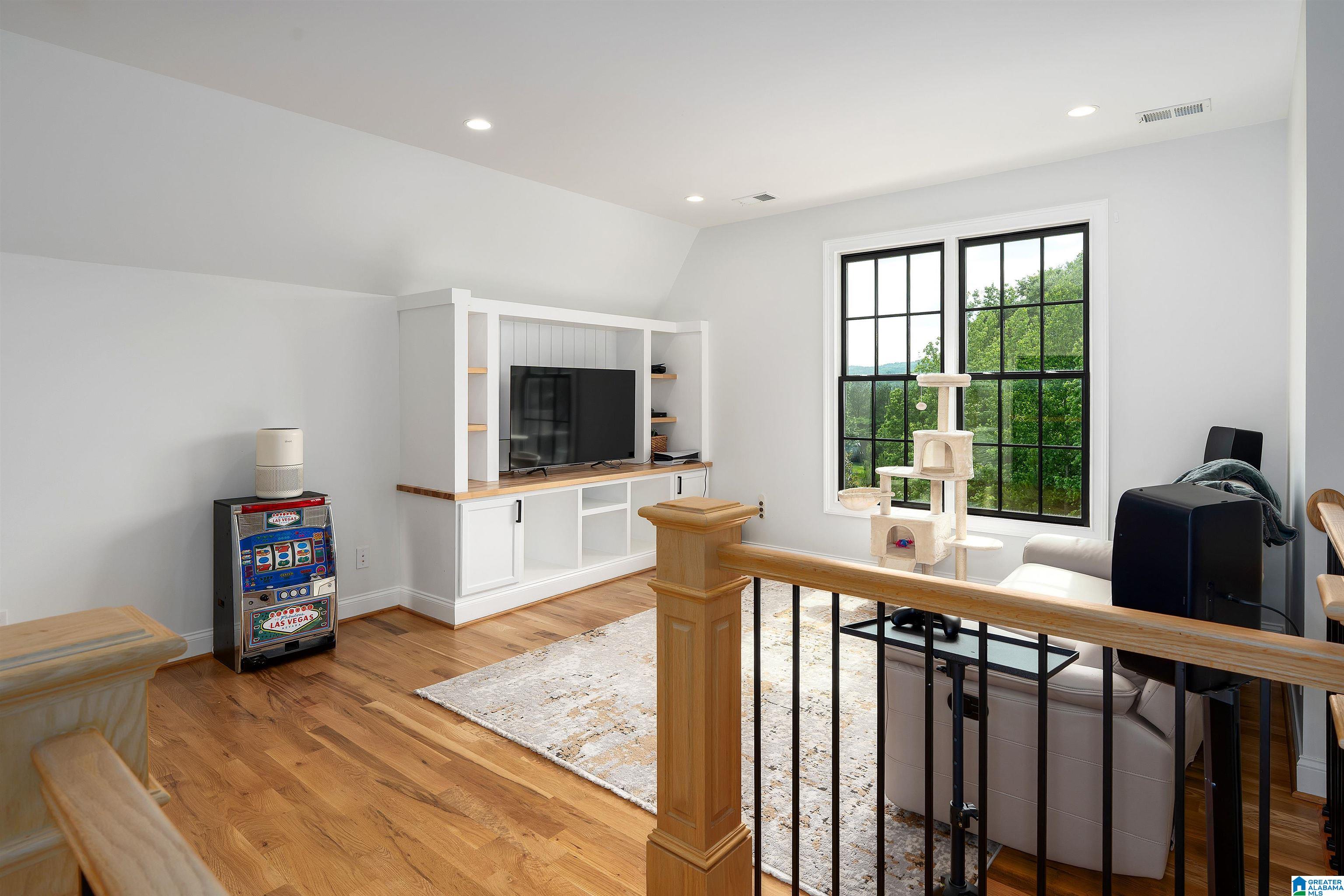 5815 DEERFOOT COURT