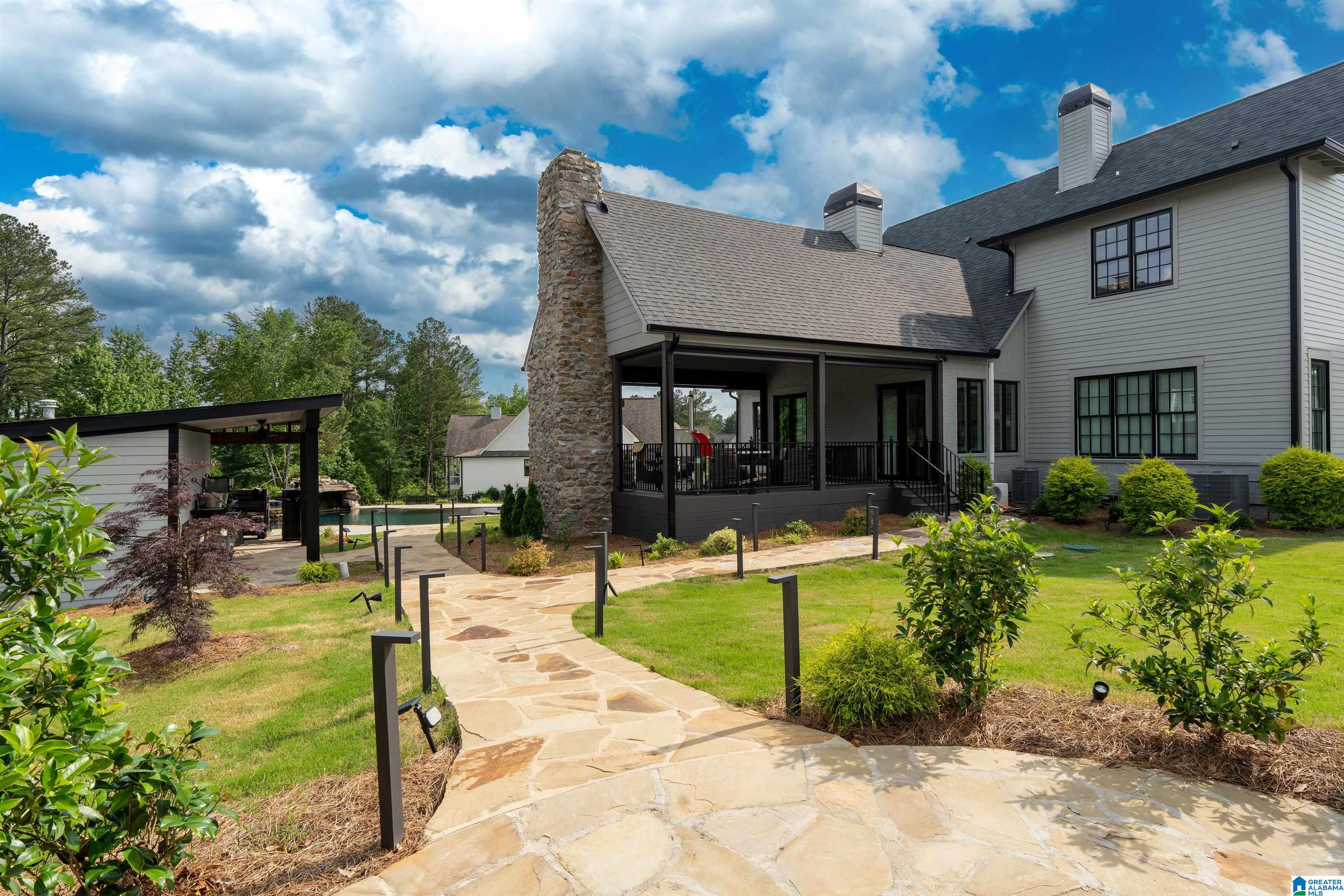 5815 DEERFOOT COURT