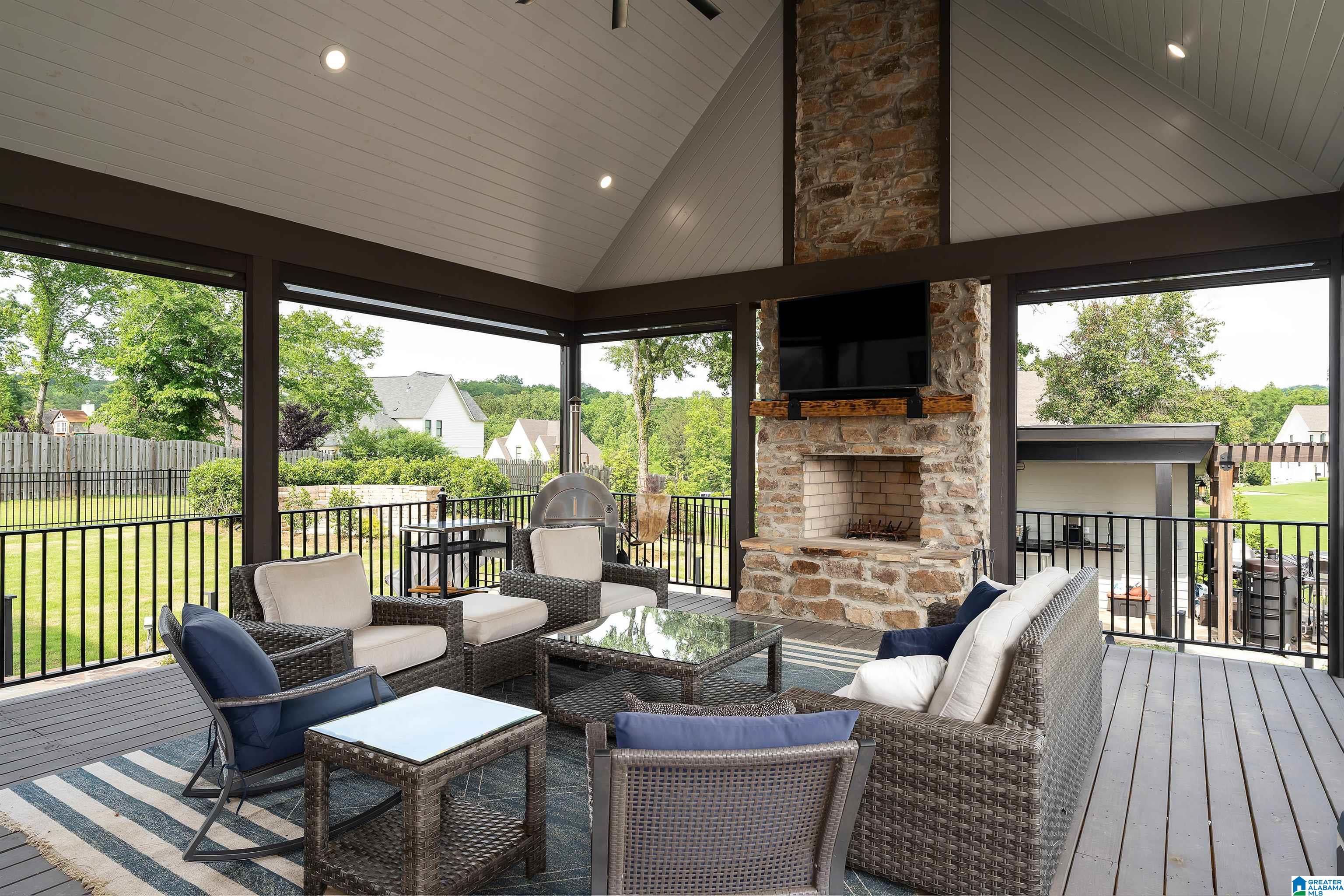 5815 DEERFOOT COURT