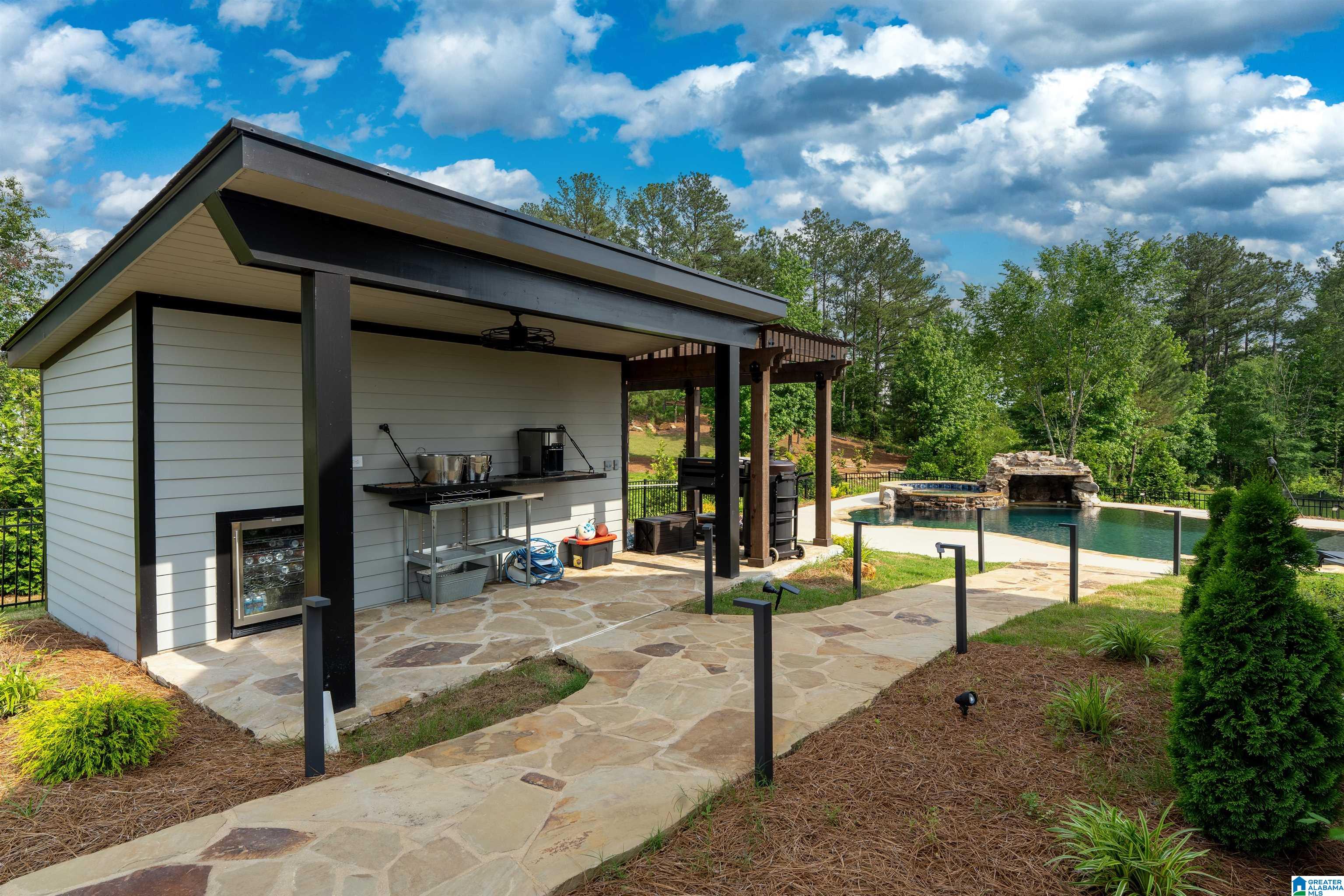5815 DEERFOOT COURT