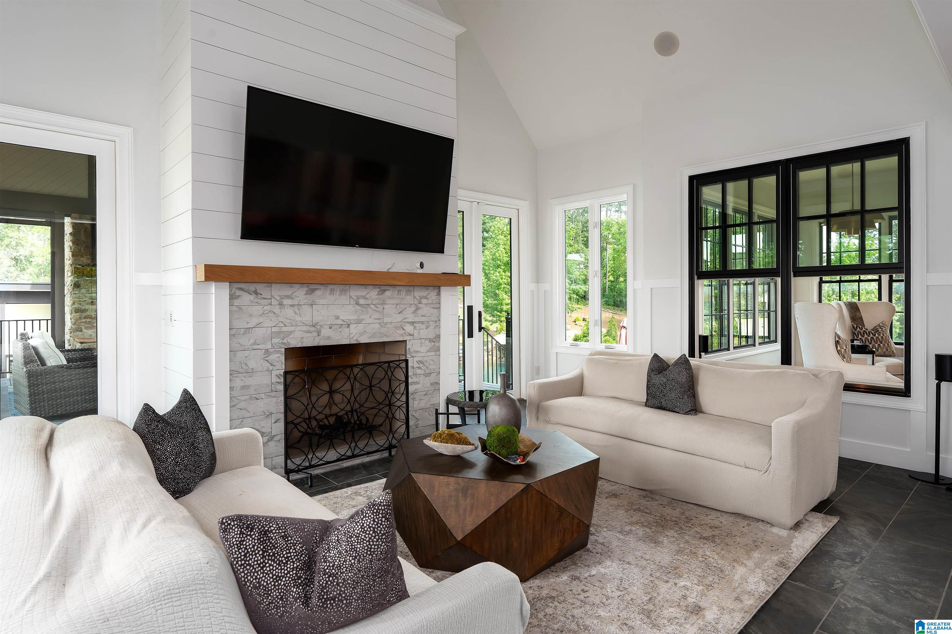 5815 DEERFOOT COURT