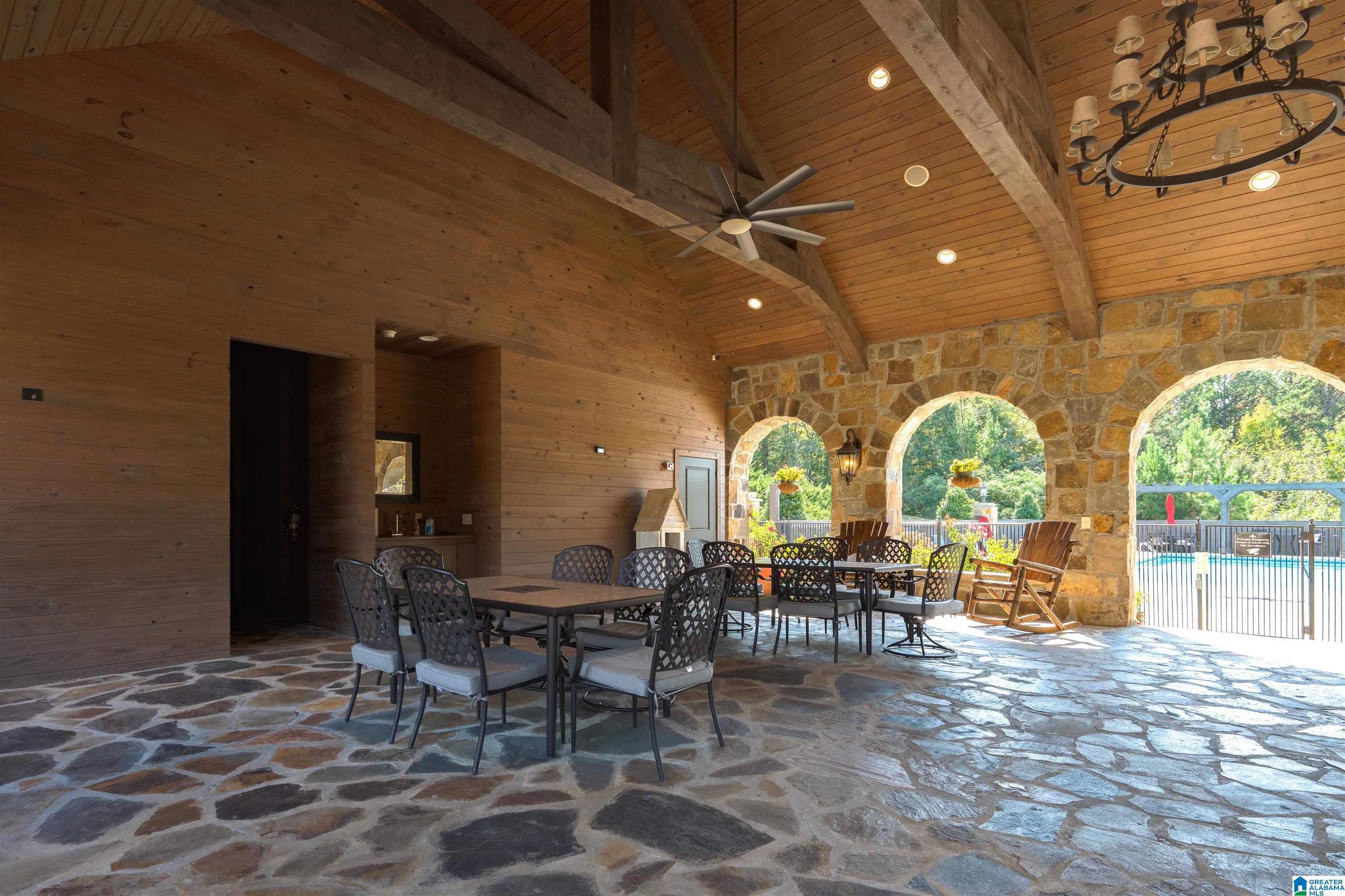 5815 DEERFOOT COURT