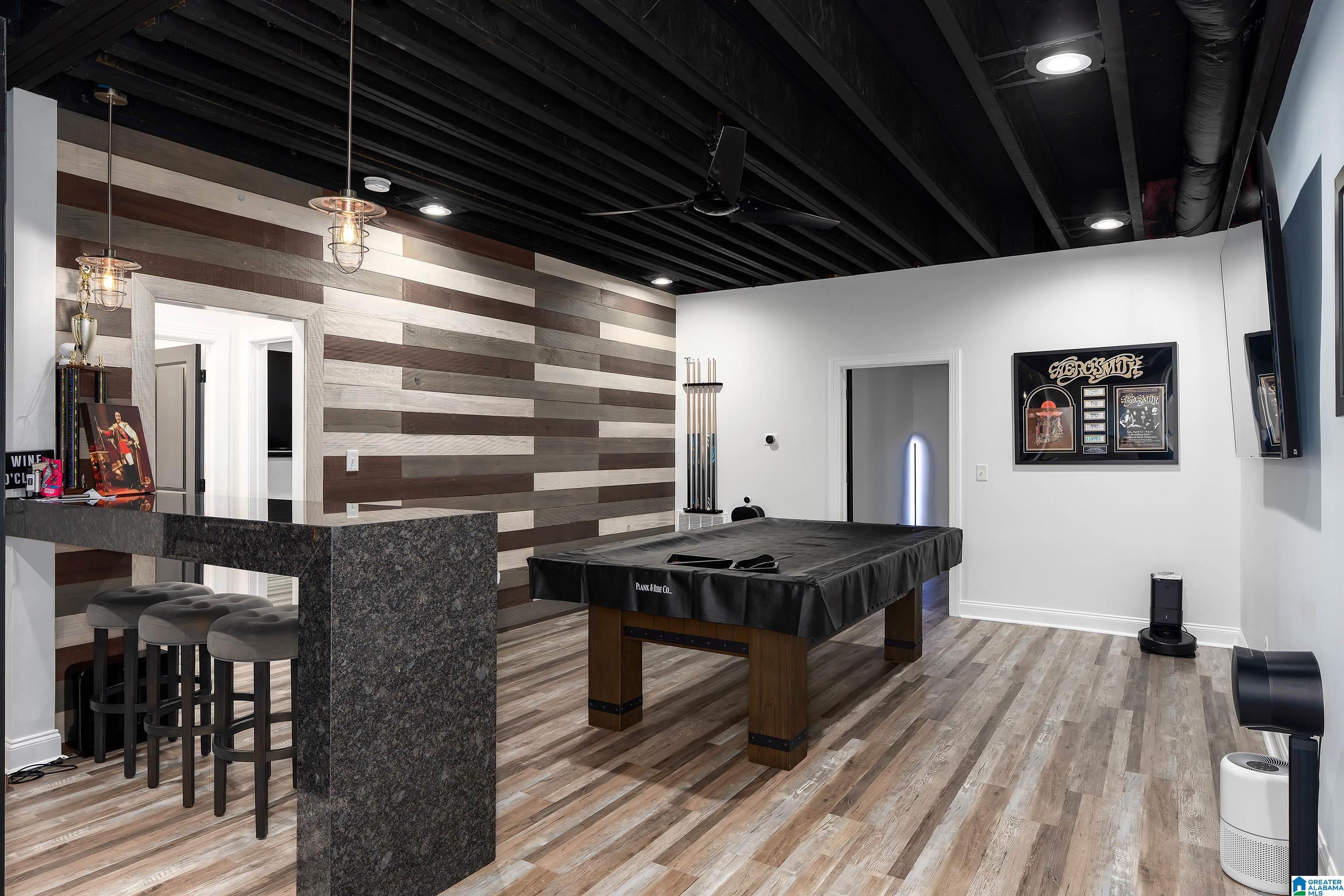 5815 DEERFOOT COURT