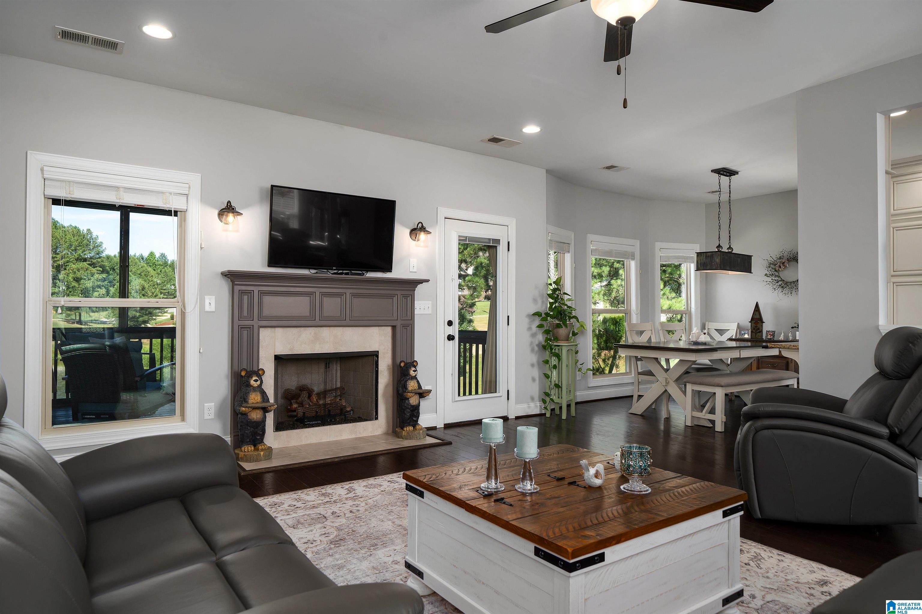 295 LAKESIDE DRIVE