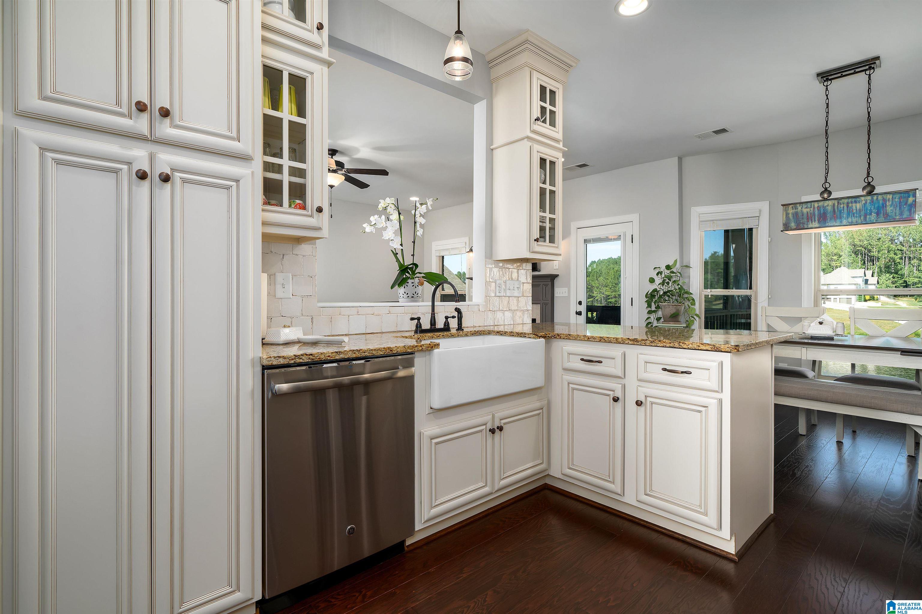 295 LAKESIDE DRIVE