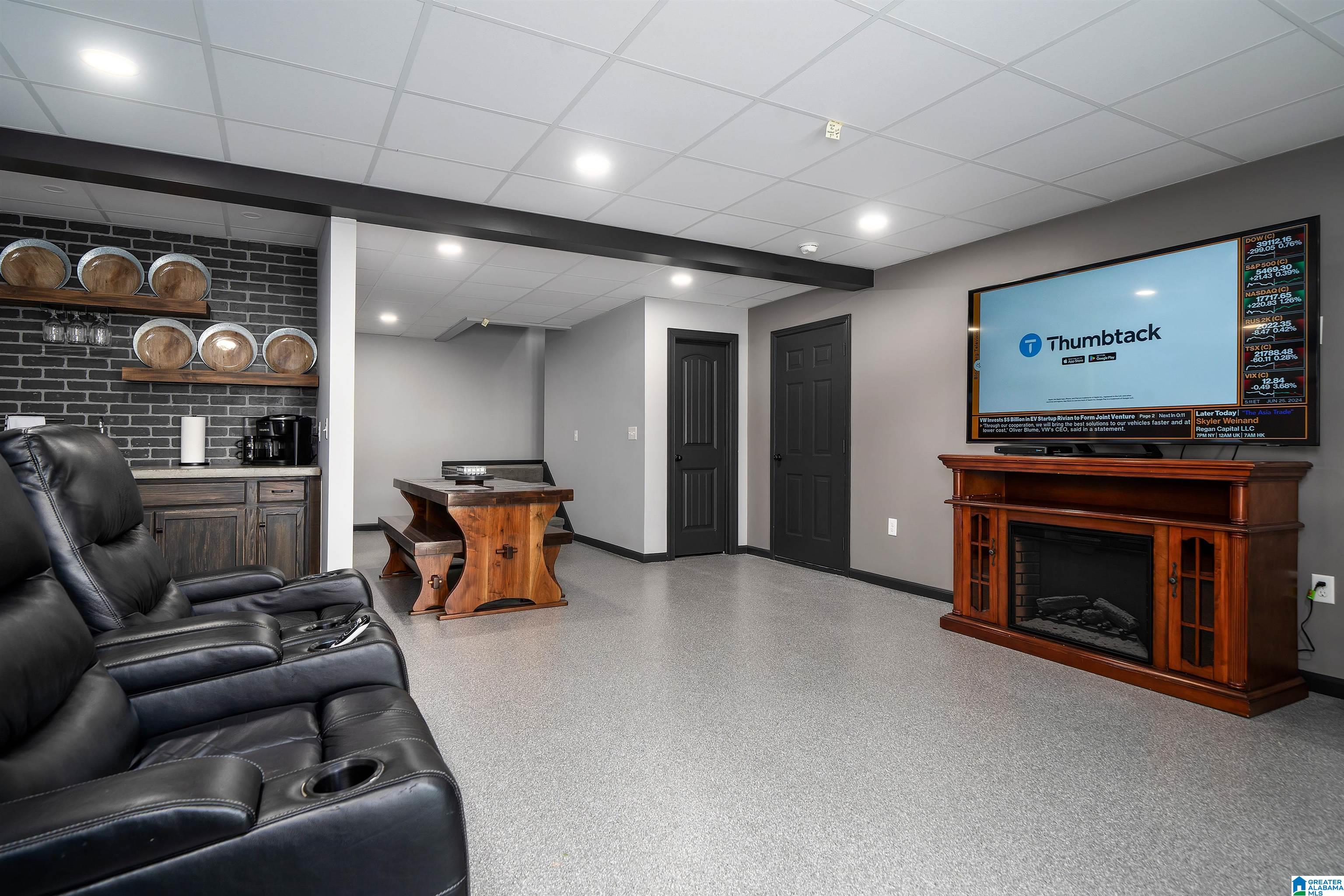 295 LAKESIDE DRIVE
