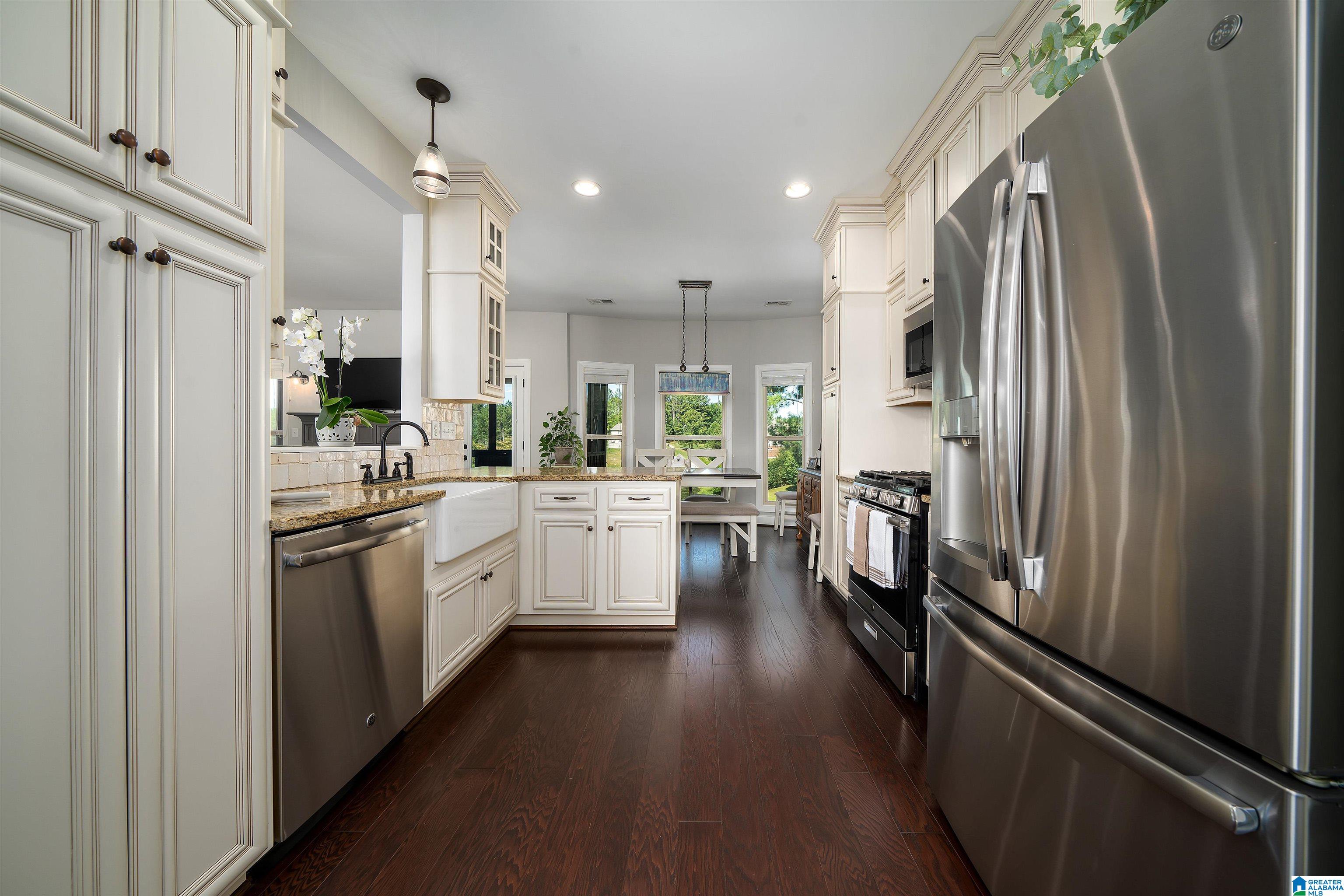 295 LAKESIDE DRIVE