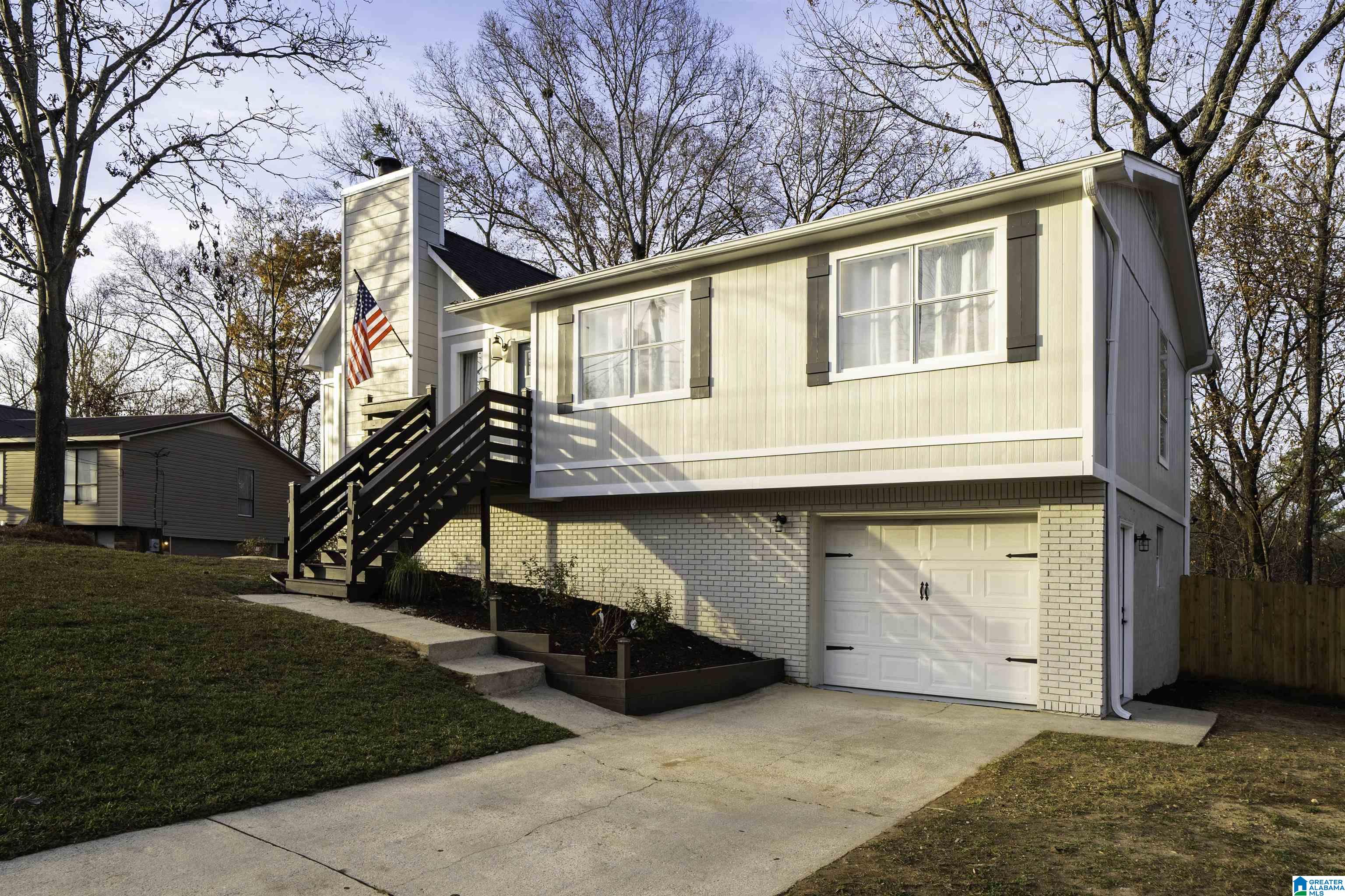 3035 APPLE VALLEY LANE