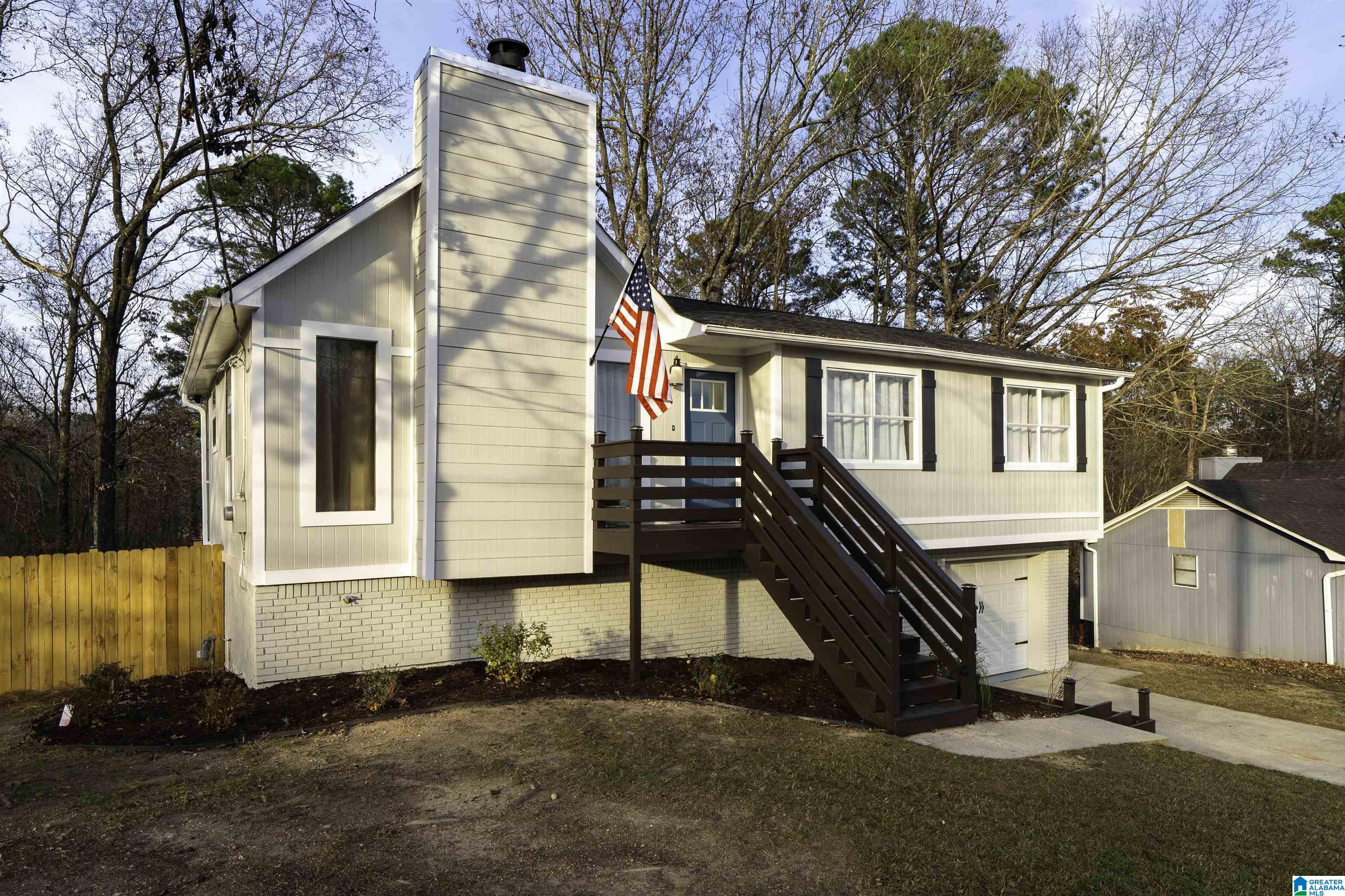 3035 APPLE VALLEY LANE