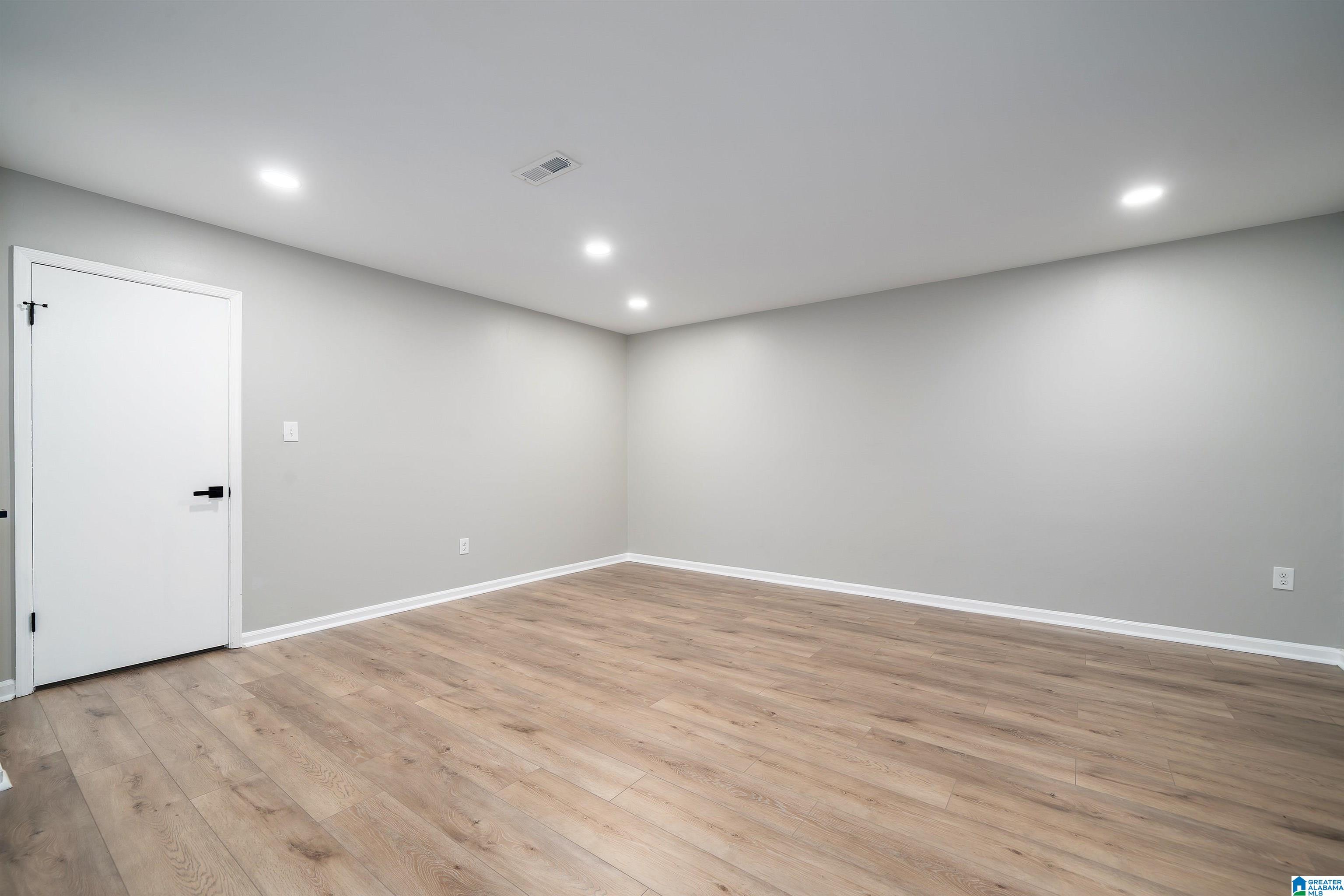 3035 APPLE VALLEY LANE