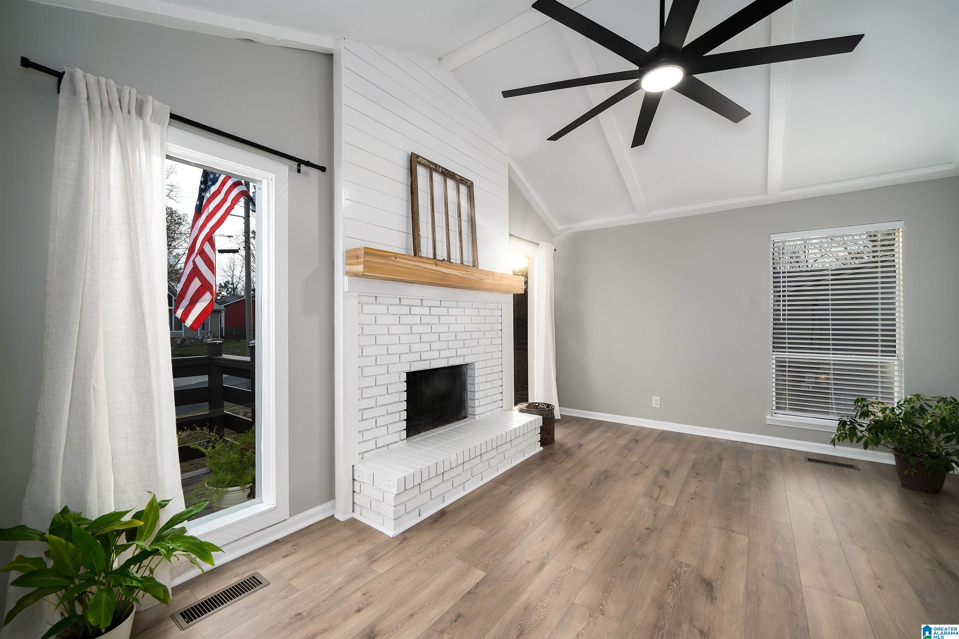 3035 APPLE VALLEY LANE