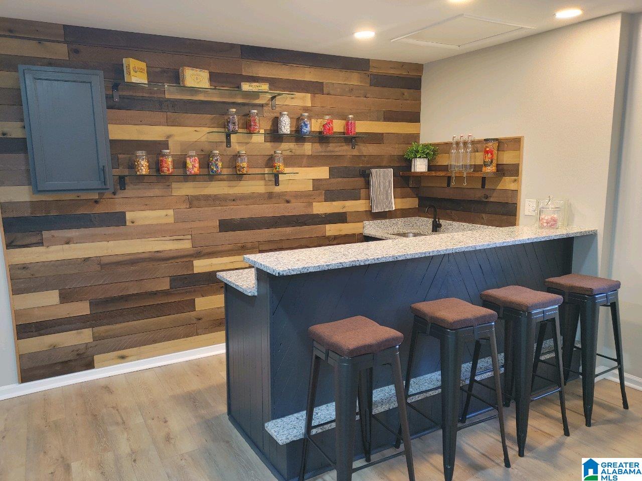 3035 APPLE VALLEY LANE