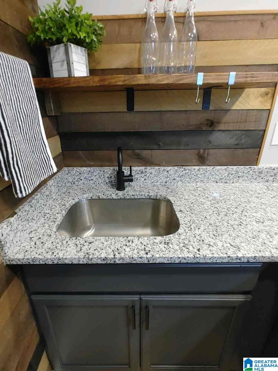 3035 APPLE VALLEY LANE