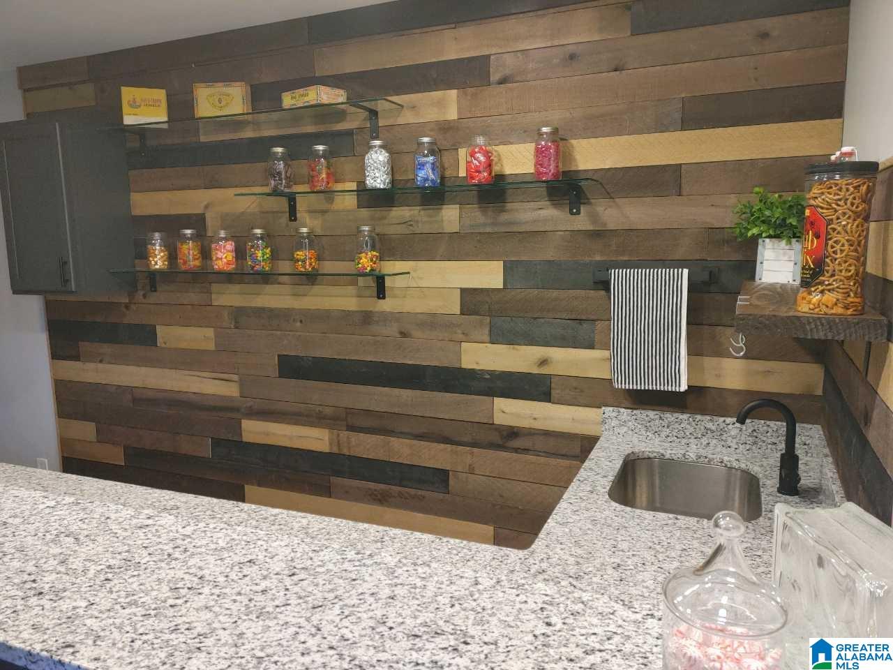 3035 APPLE VALLEY LANE