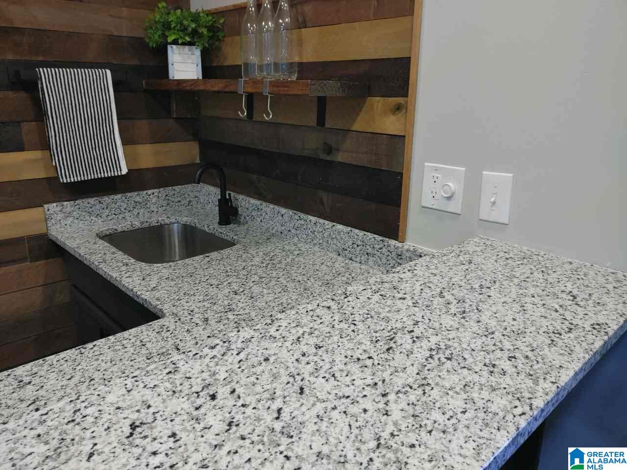 3035 APPLE VALLEY LANE