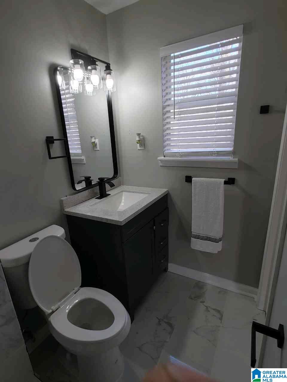 3035 APPLE VALLEY LANE