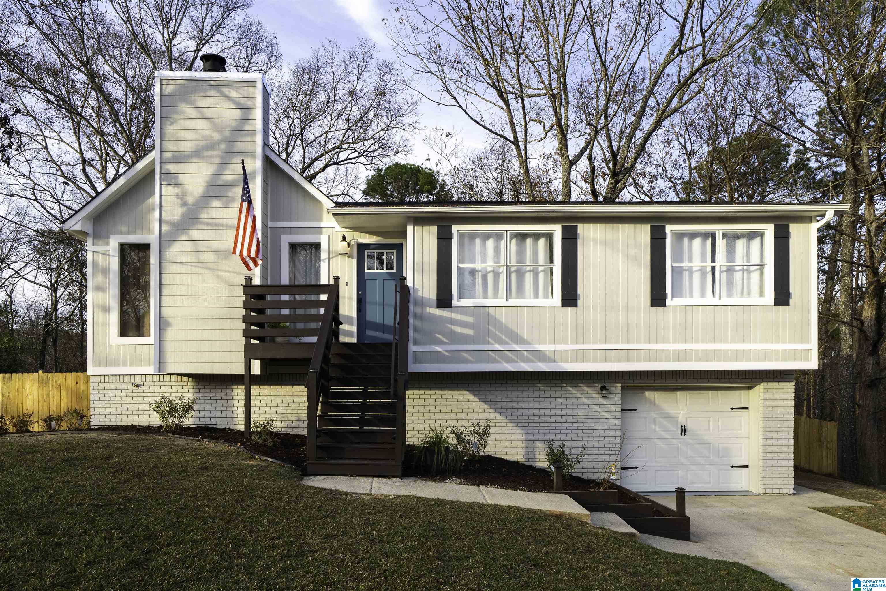 3035 APPLE VALLEY LANE