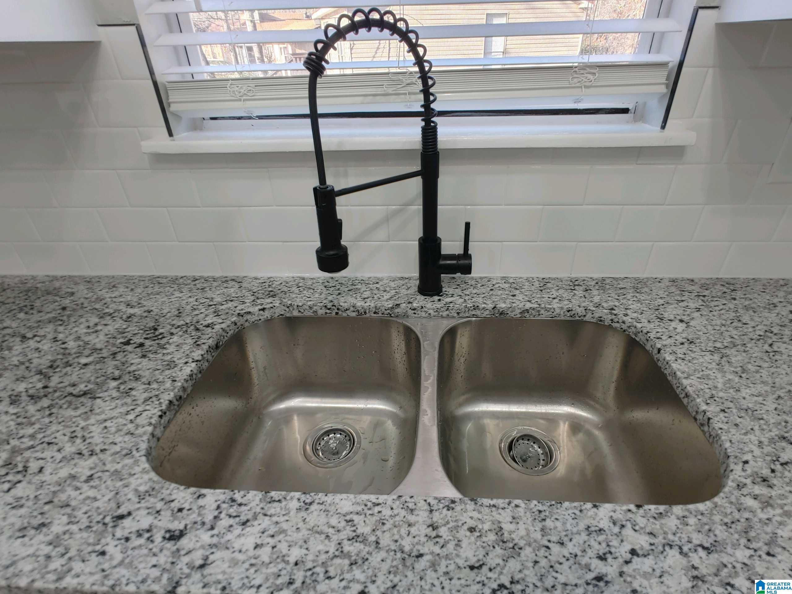 3035 APPLE VALLEY LANE