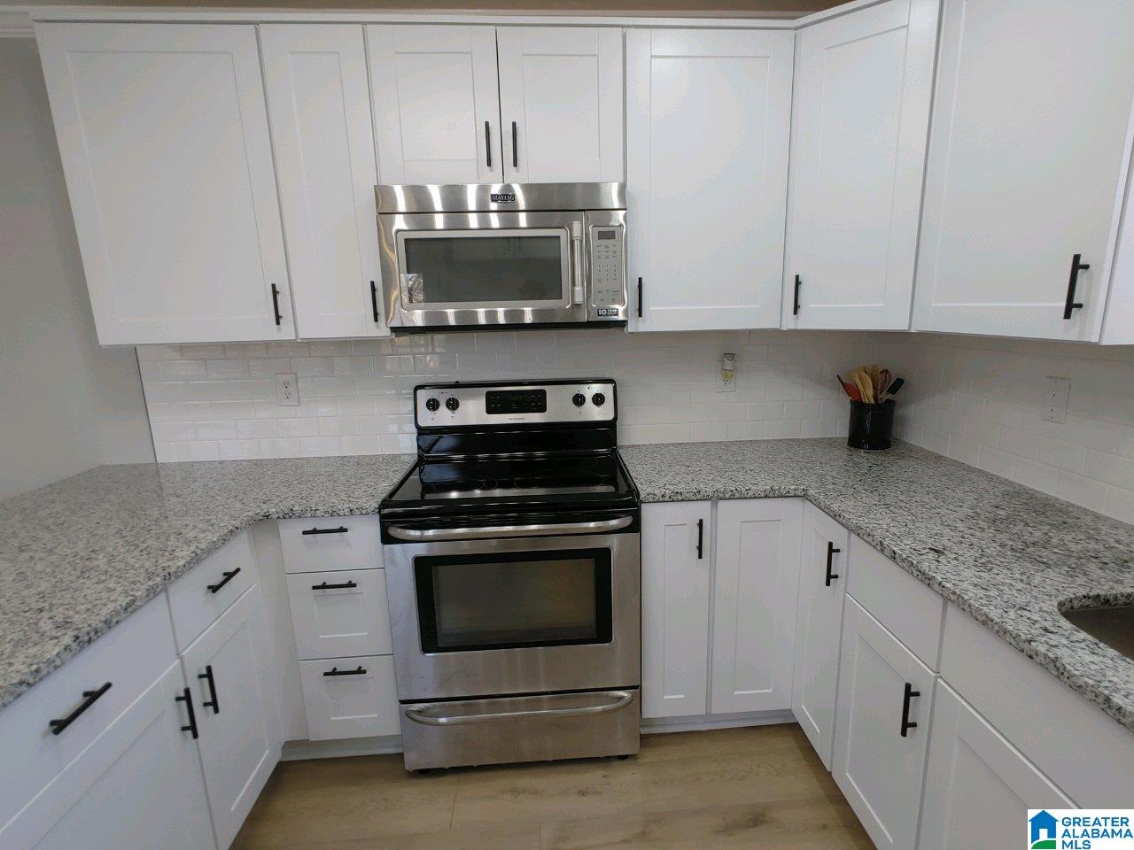 3035 APPLE VALLEY LANE