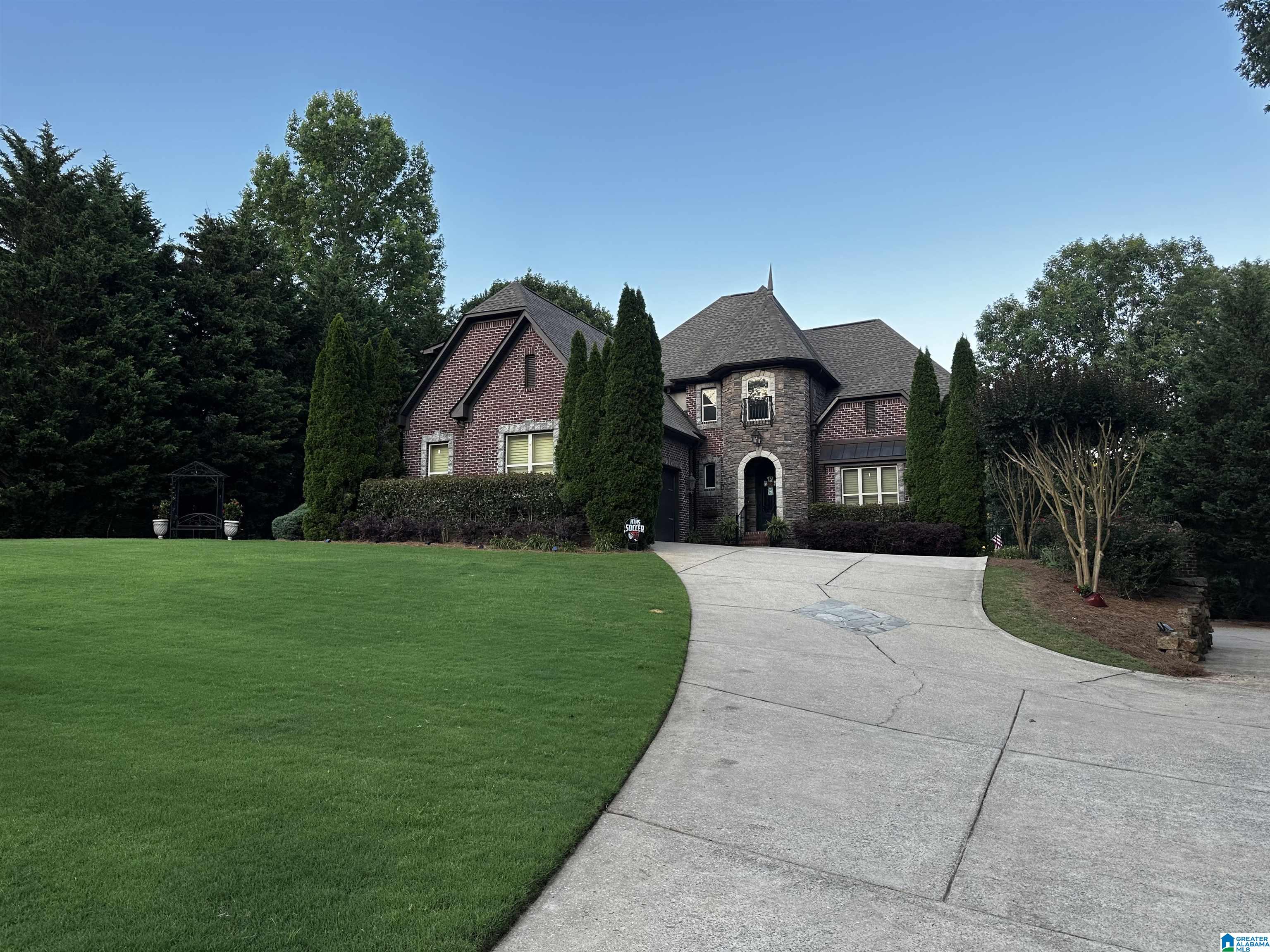 8225 CARRINGTON DRIVE