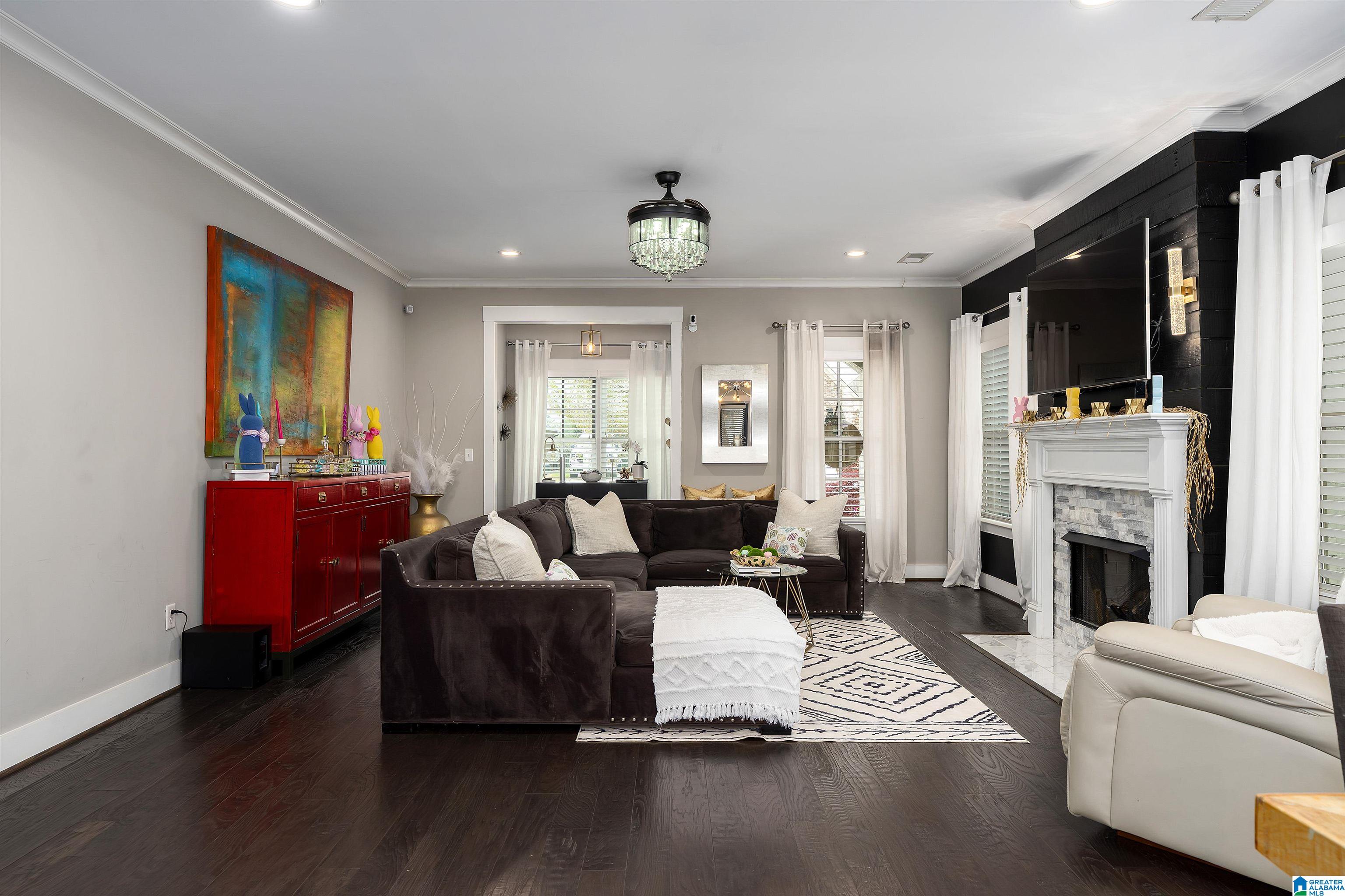 5882 LONGVIEW LANE