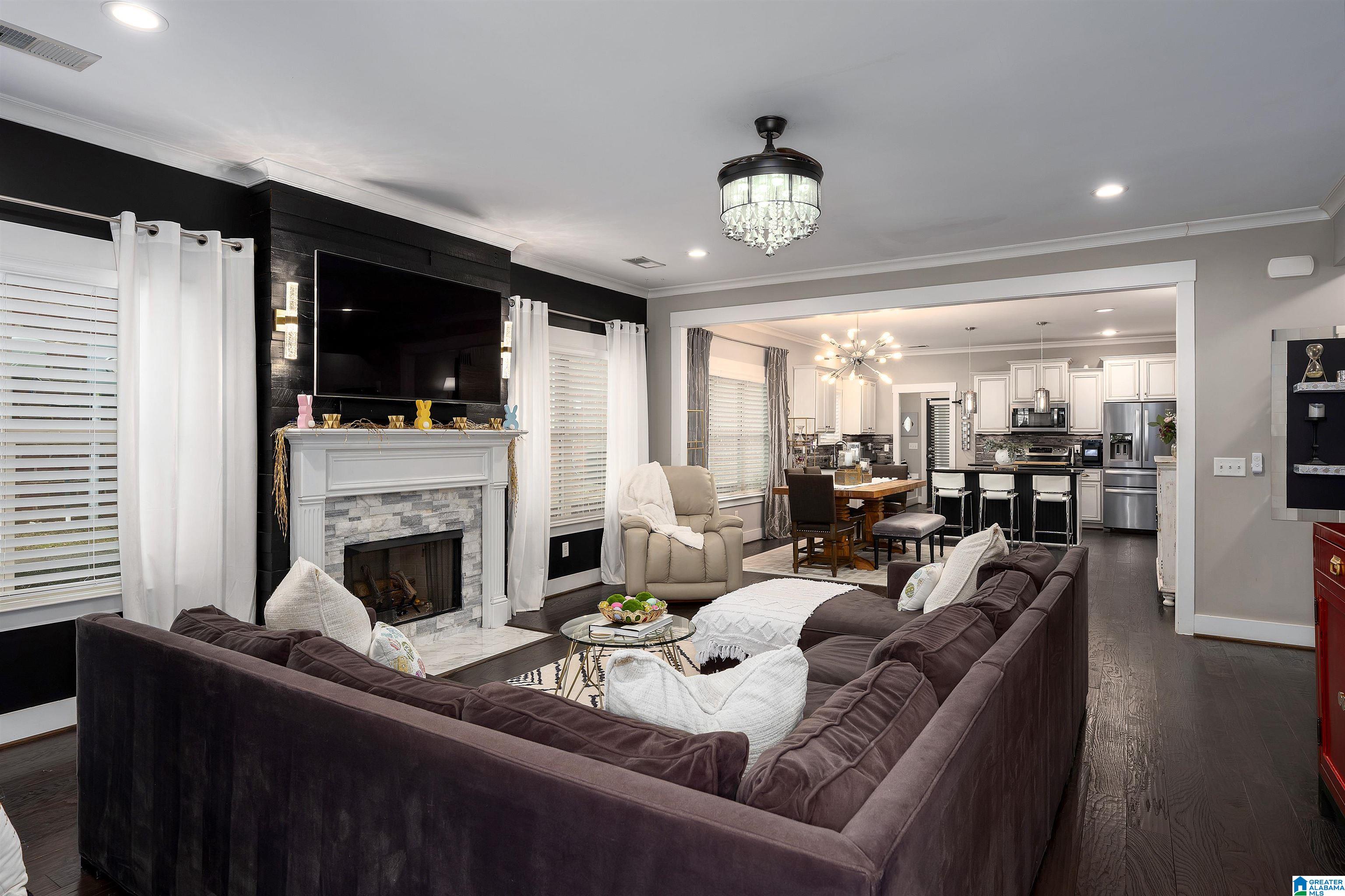 5882 LONGVIEW LANE