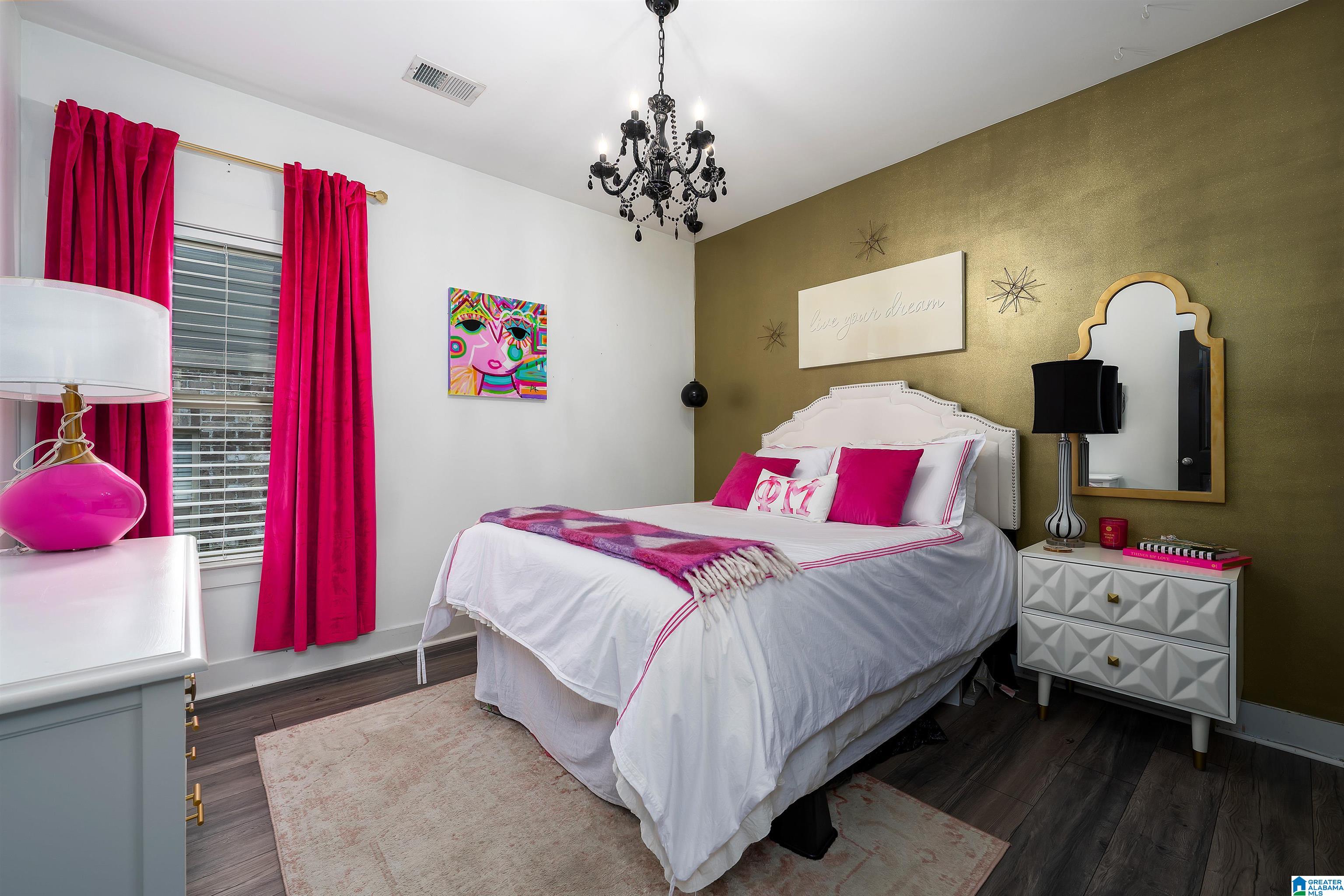 5882 LONGVIEW LANE