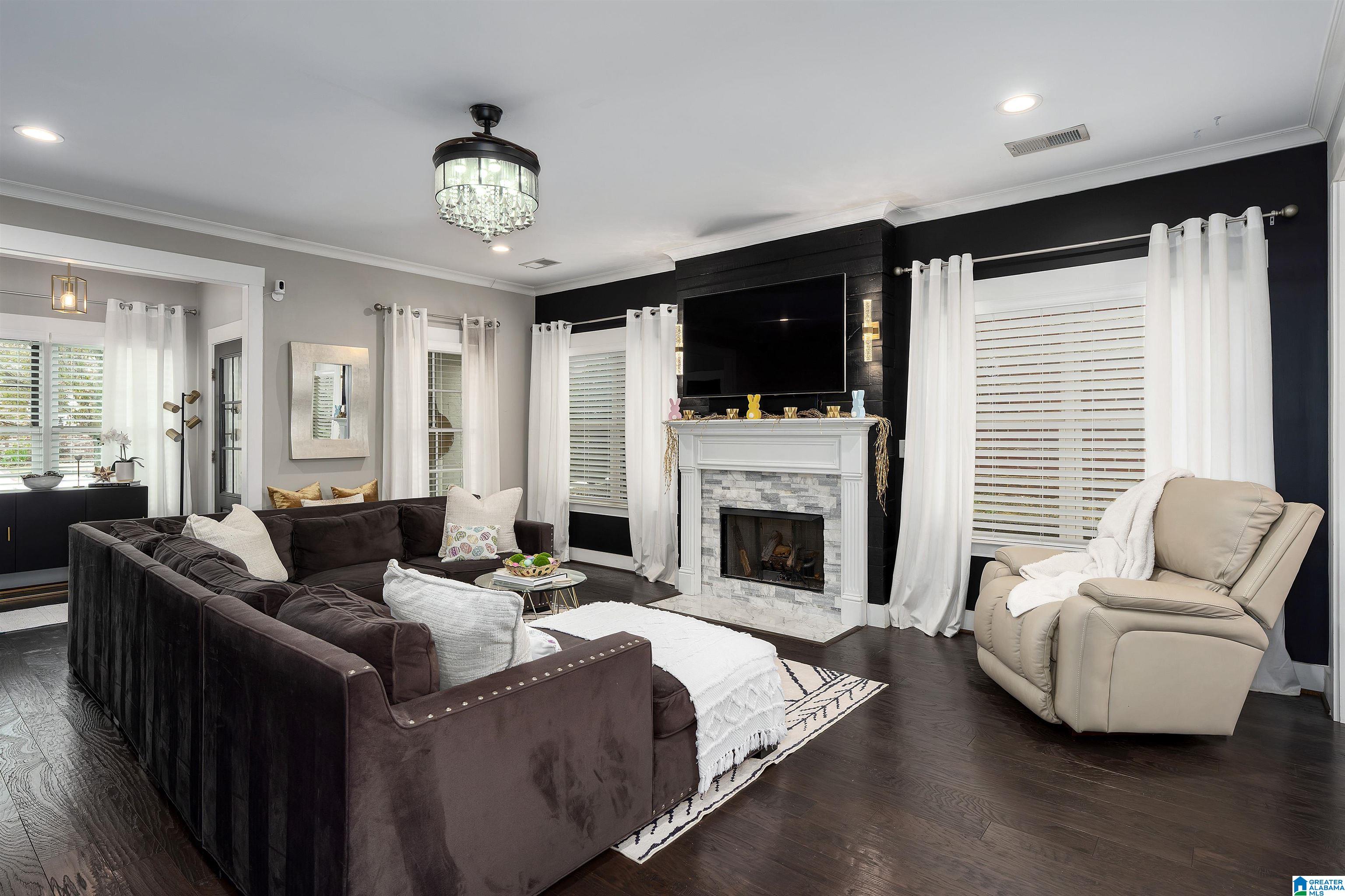 5882 LONGVIEW LANE