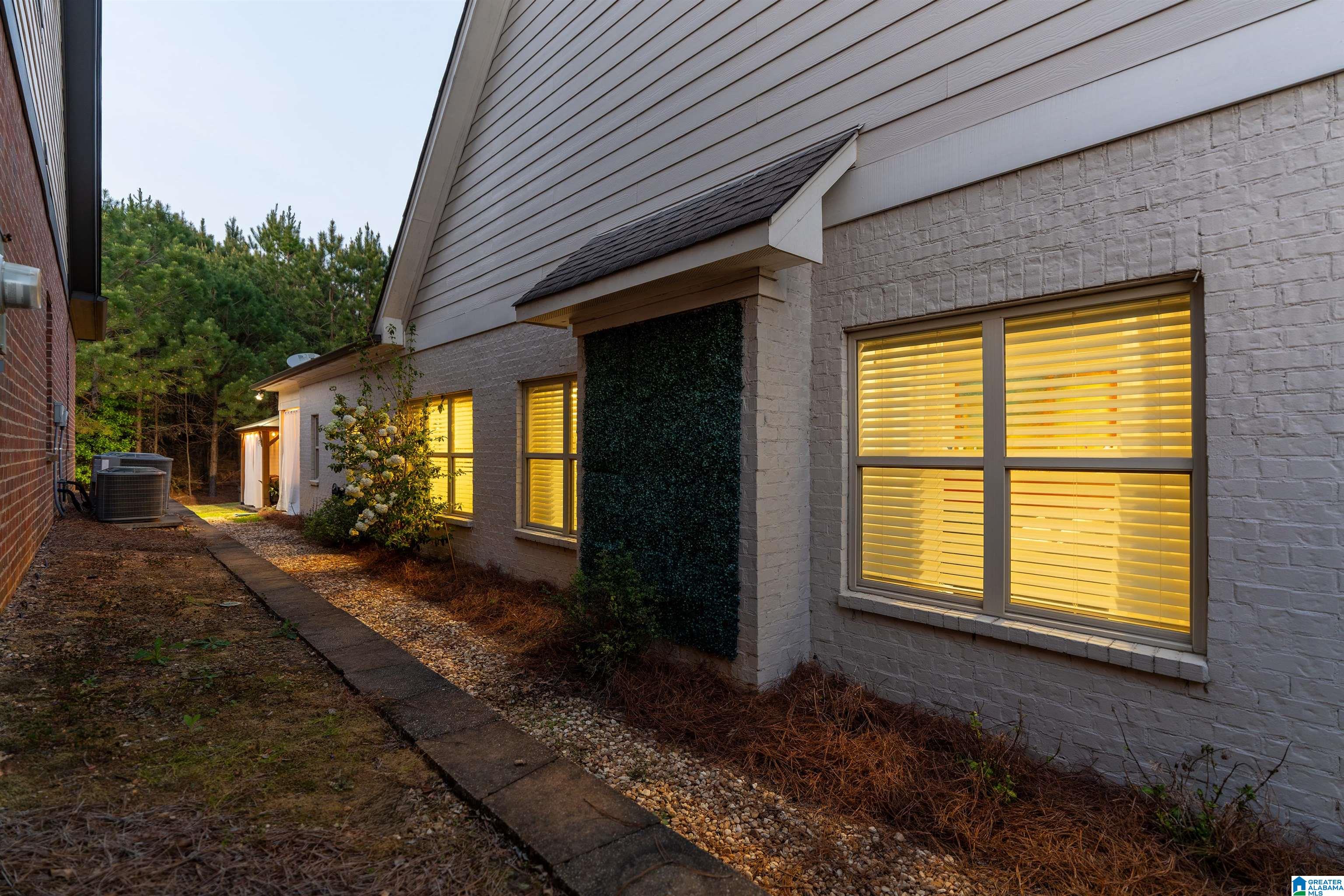 5882 LONGVIEW LANE