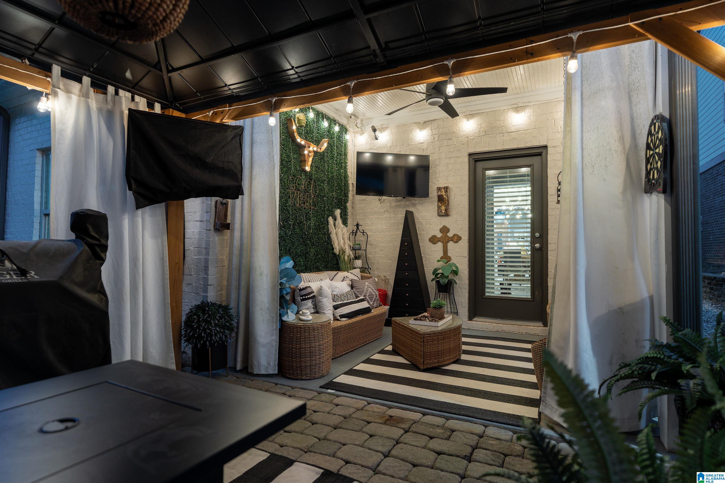 5882 LONGVIEW LANE
