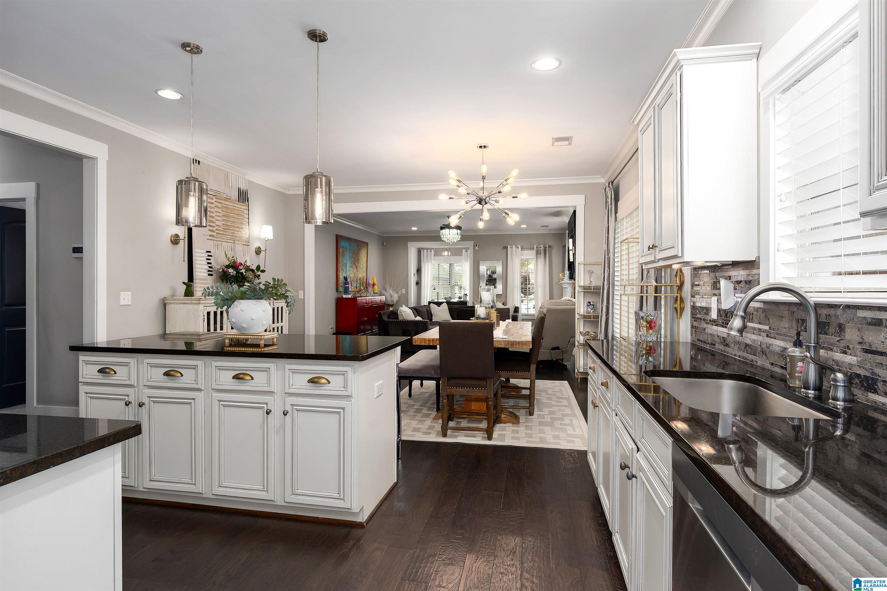 5882 LONGVIEW LANE
