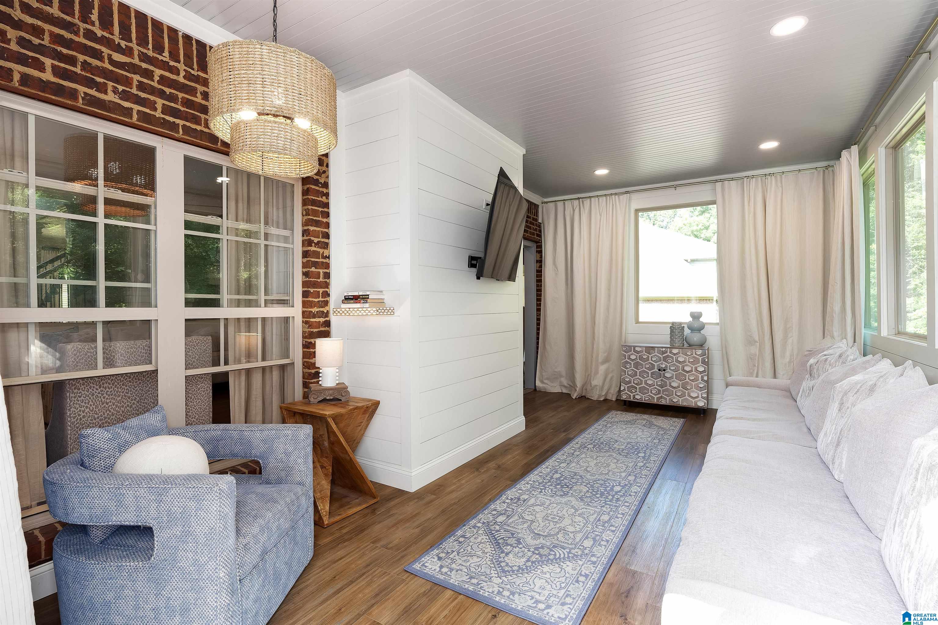 325 MIDDLE RIDGE DRIVE