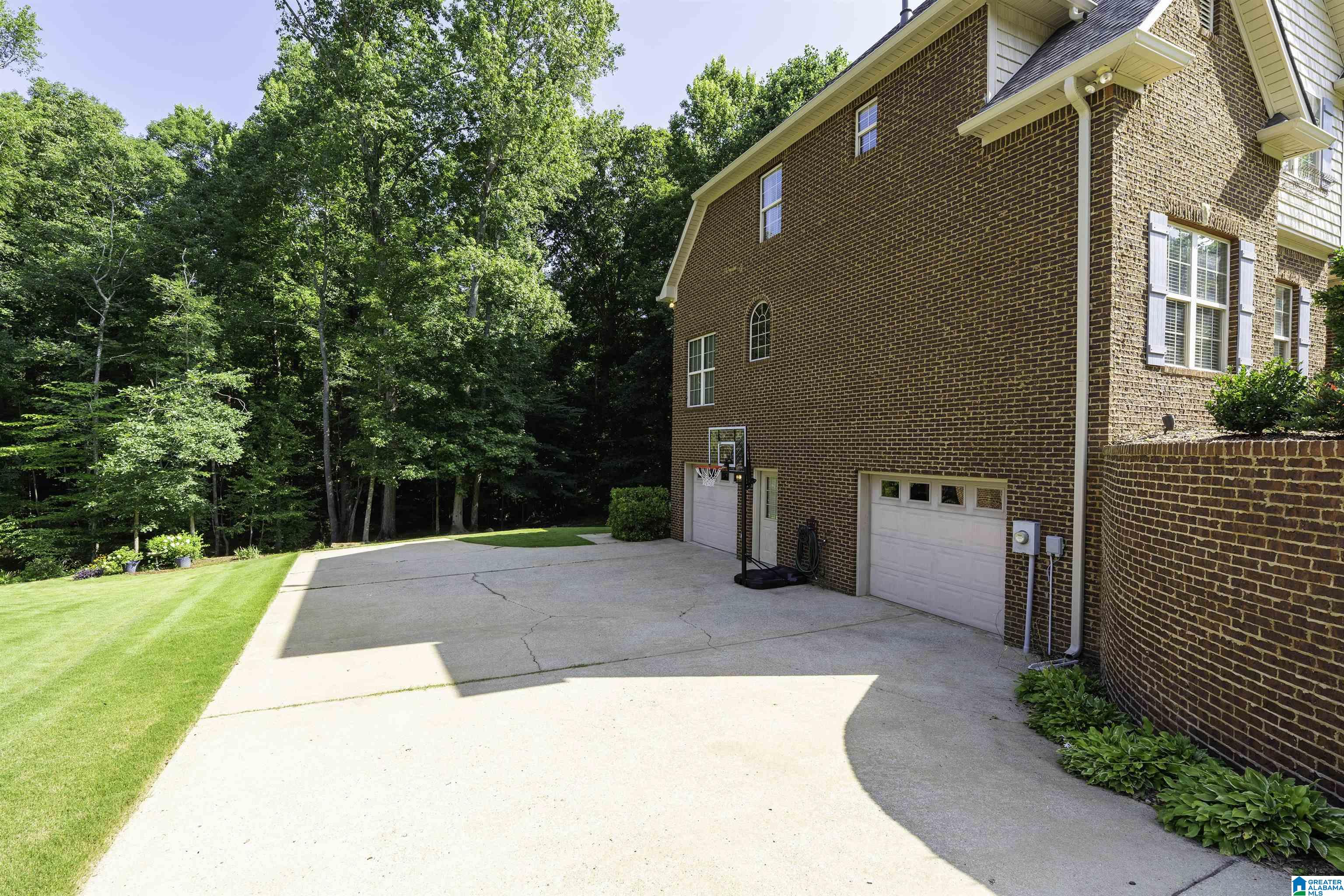 325 MIDDLE RIDGE DRIVE