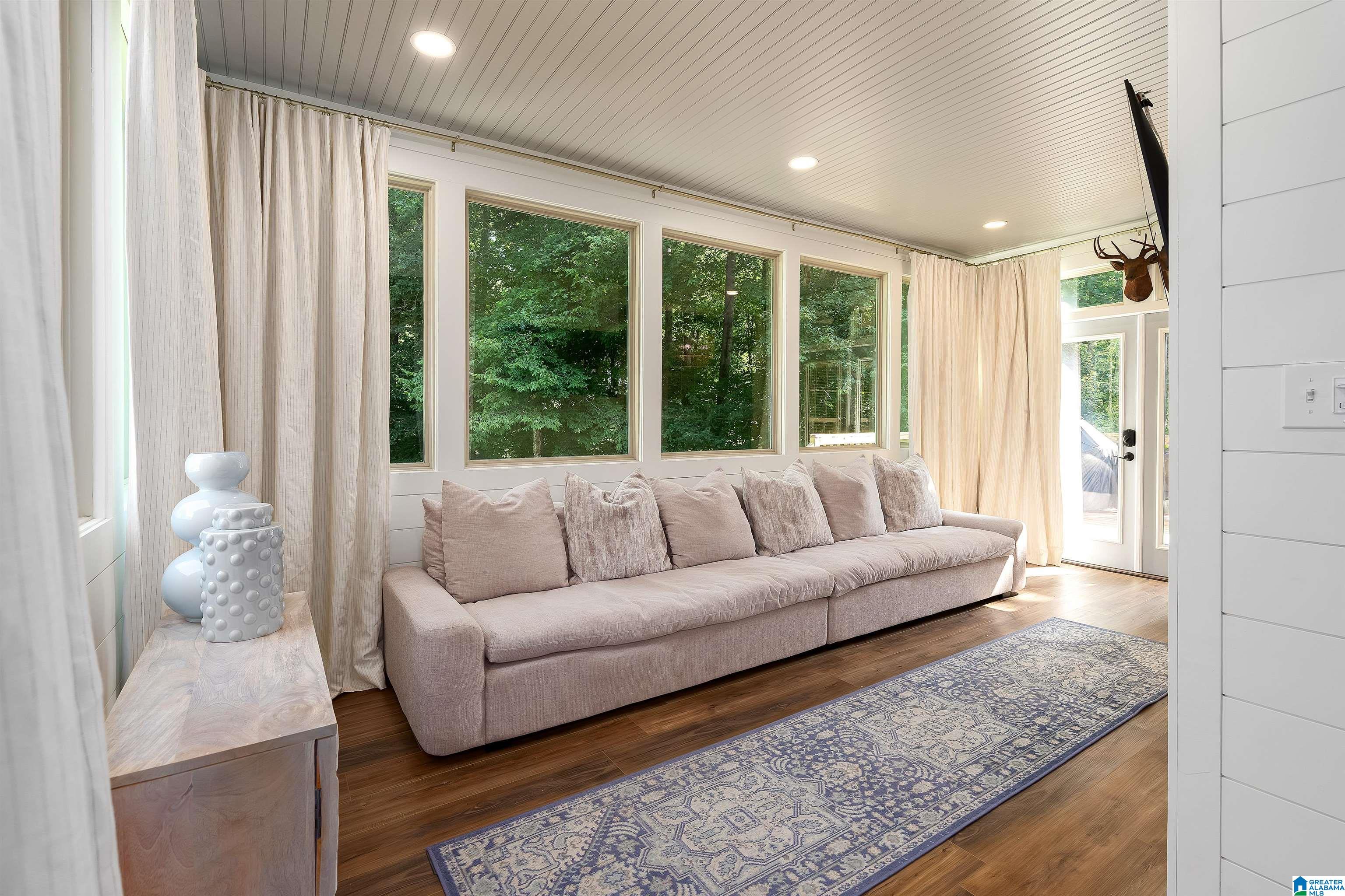 325 MIDDLE RIDGE DRIVE